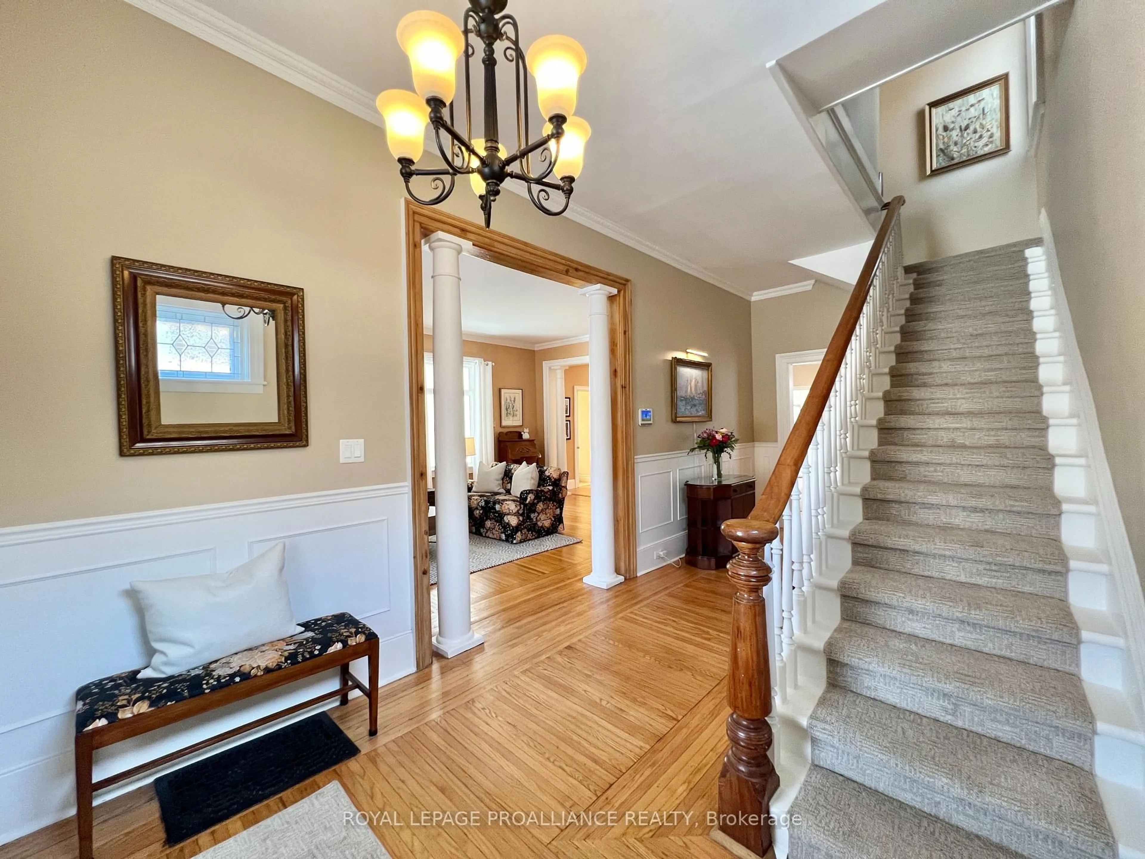 Indoor foyer for 190 William St, Belleville Ontario K8N 3J7