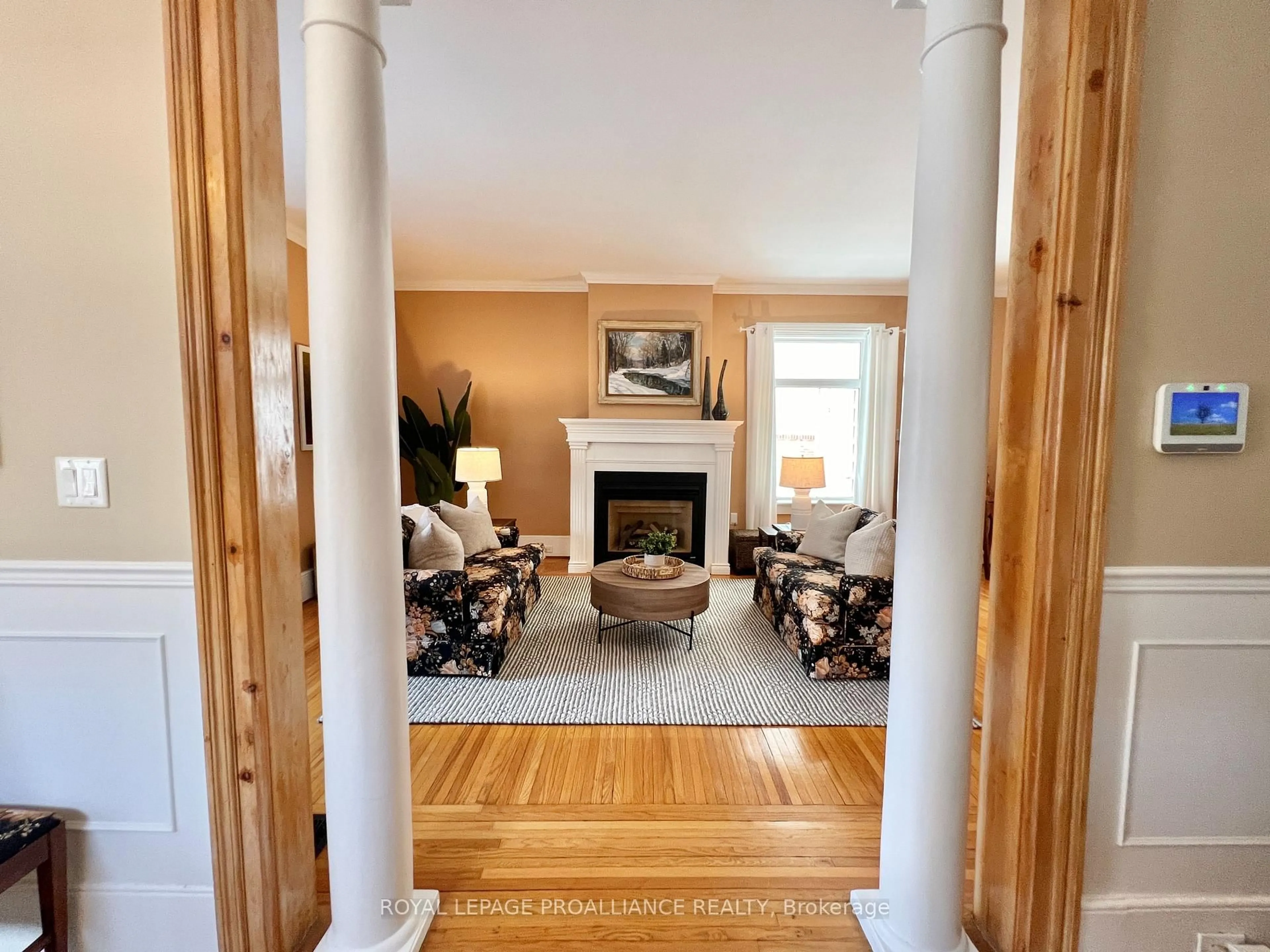 Indoor entryway for 190 William St, Belleville Ontario K8N 3J7