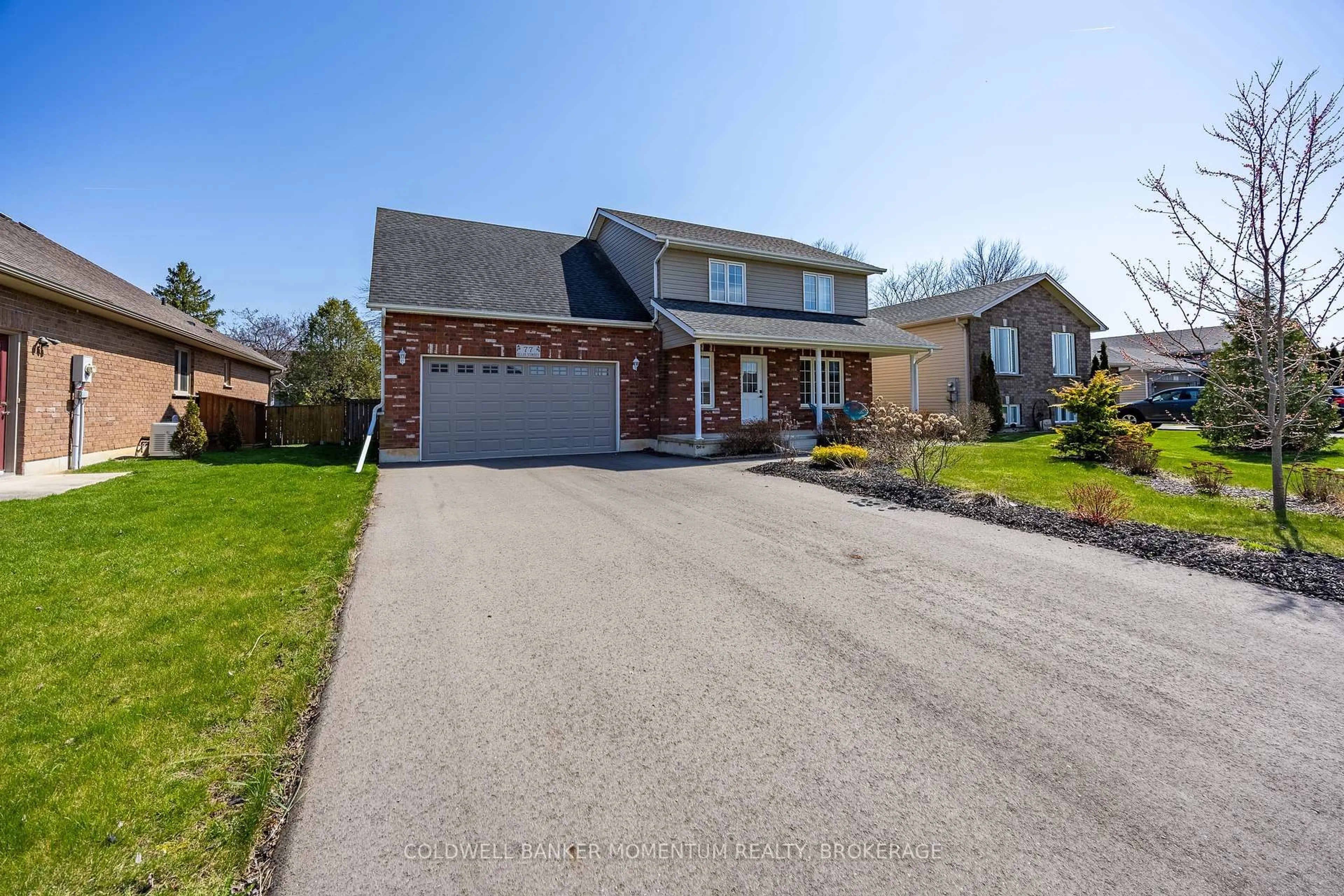 A pic from outside/outdoor area/front of a property/back of a property/a pic from drone, street for 77 Ellis St, Norfolk Ontario N0E 1M0
