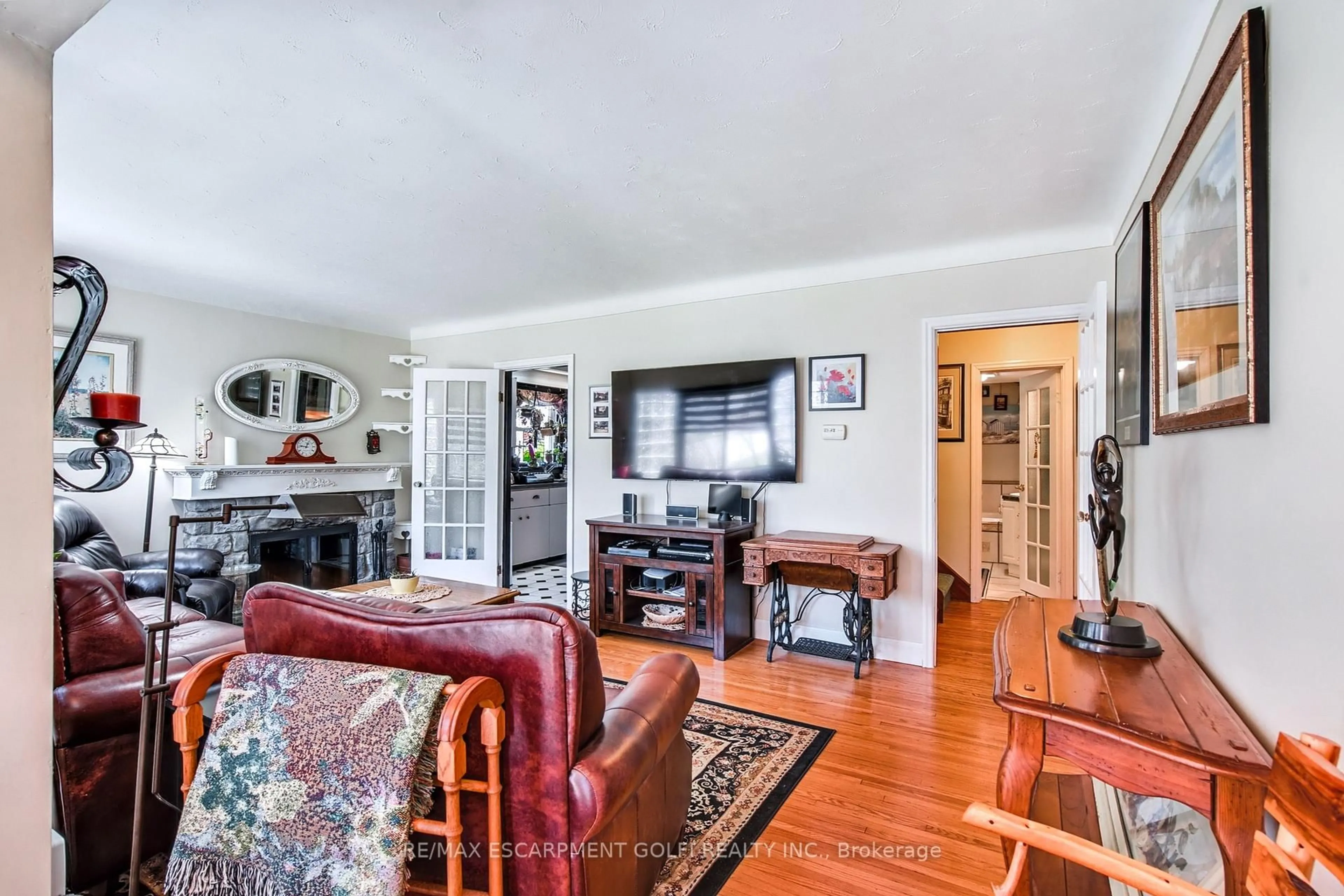 Living room with furniture, unknown for 6343 Division St, Niagara Falls Ontario L2G 1J9