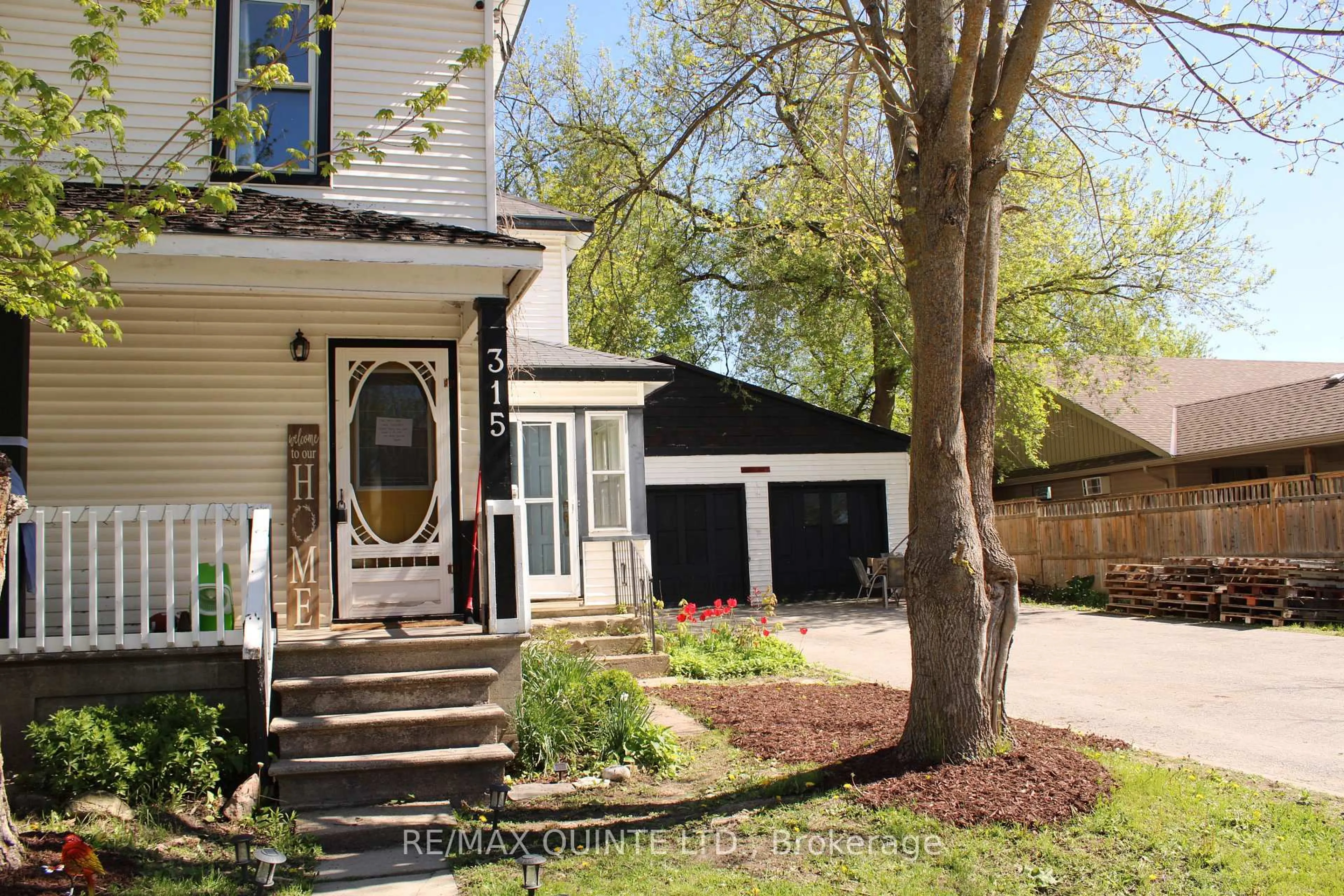 Home with vinyl exterior material, street for 315 Arthur St, Tweed Ontario K0K 3J0