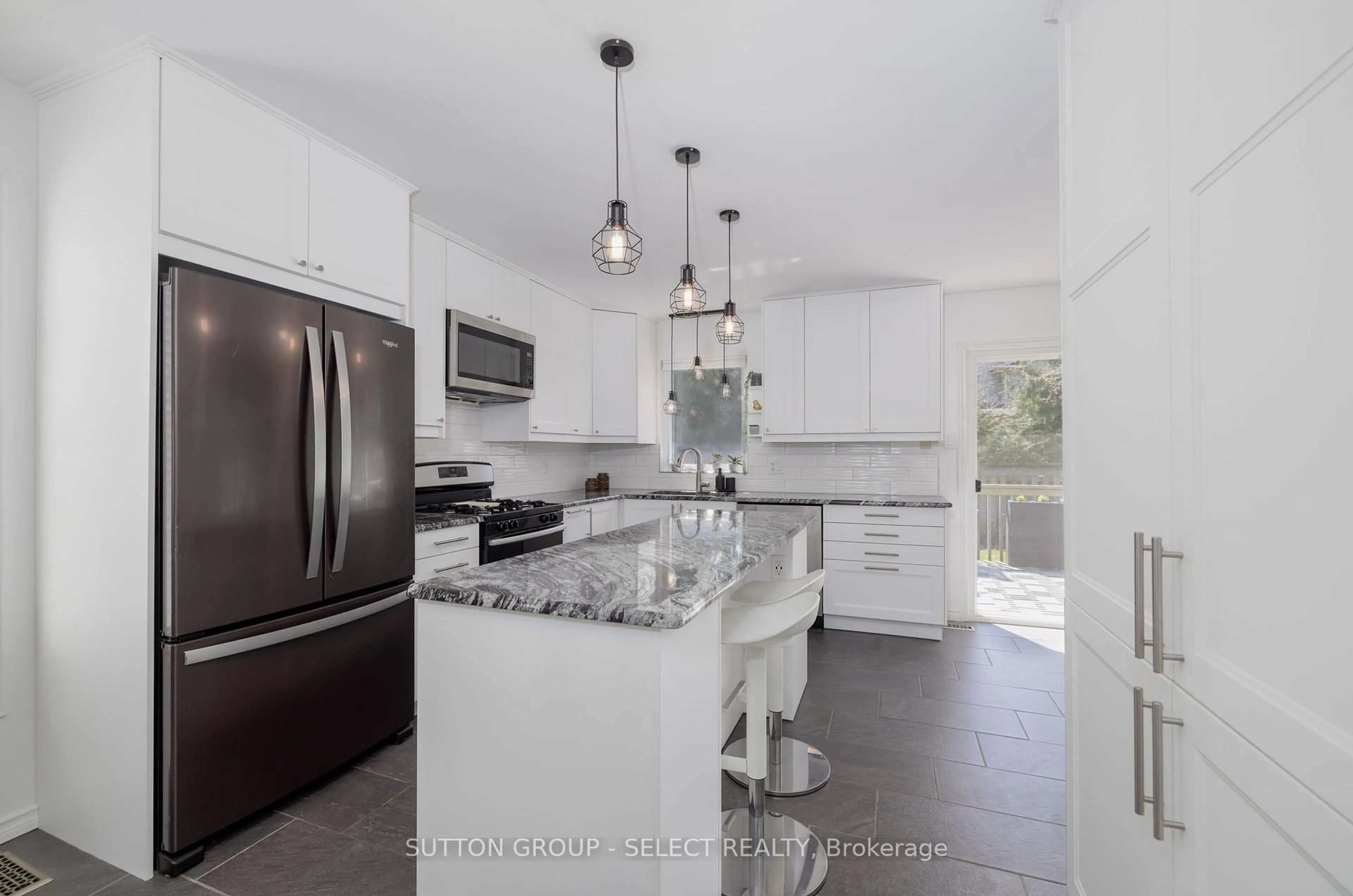 Open concept kitchen, ceramic/tile floor for 538 Ambleside Dr, London North Ontario N6G 4Y9