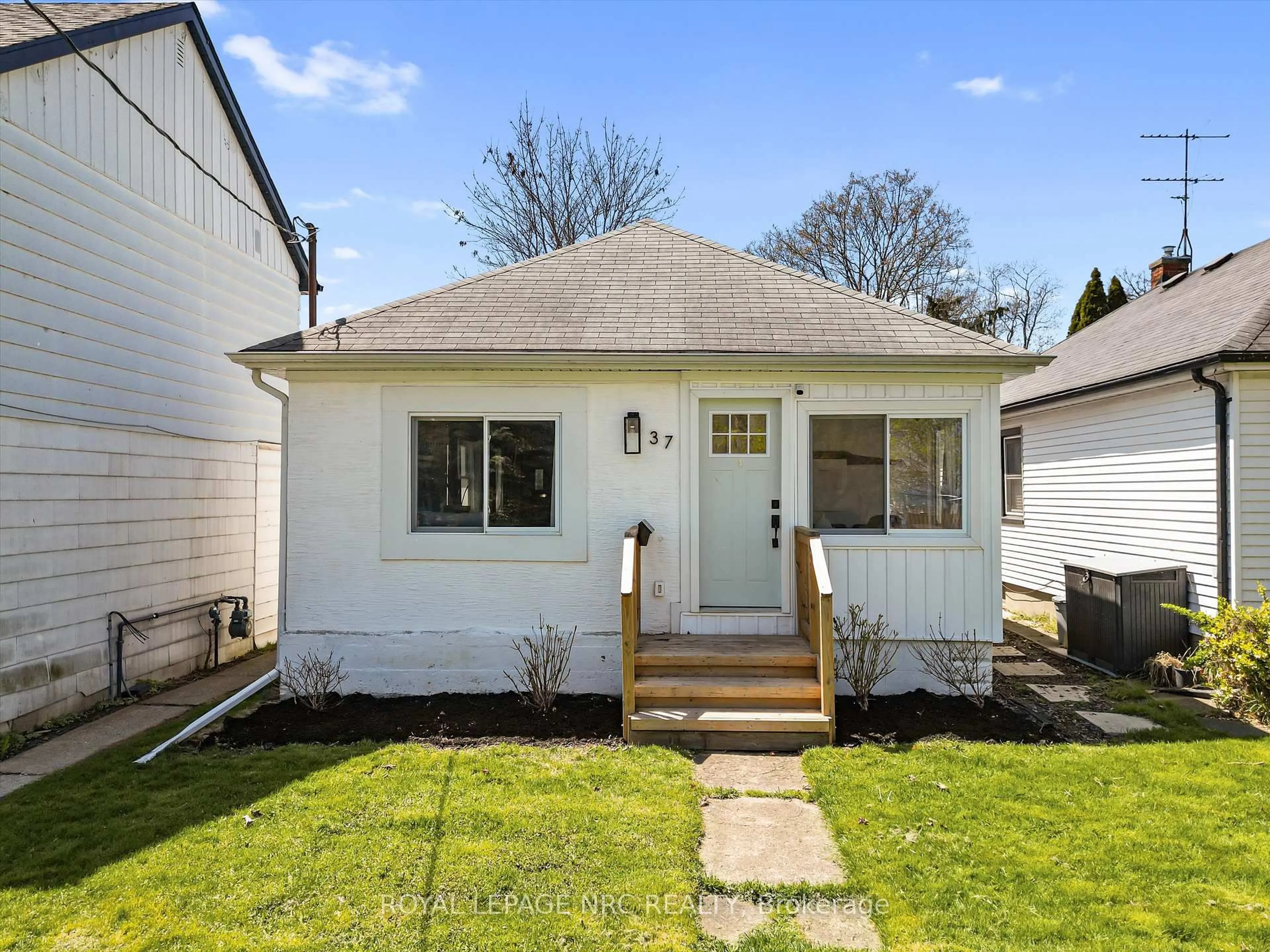 Unknown for 37 Lock St, St. Catharines Ontario L2N 5B8