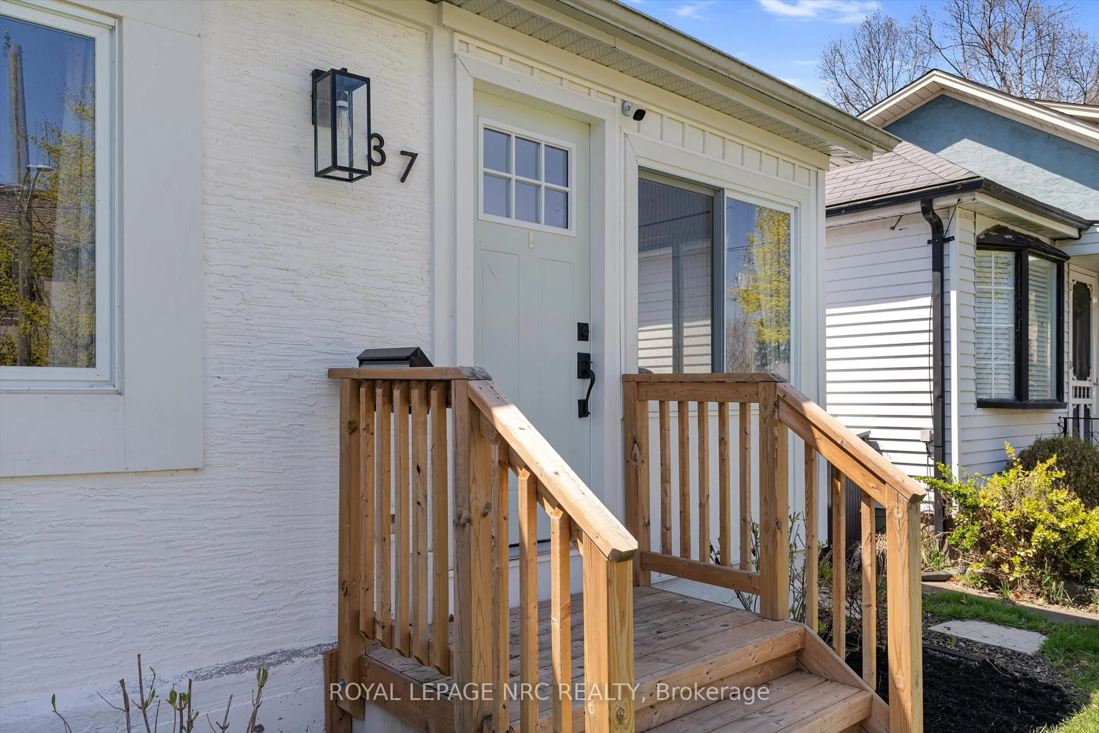 Unknown for 37 Lock St, St. Catharines Ontario L2N 5B8