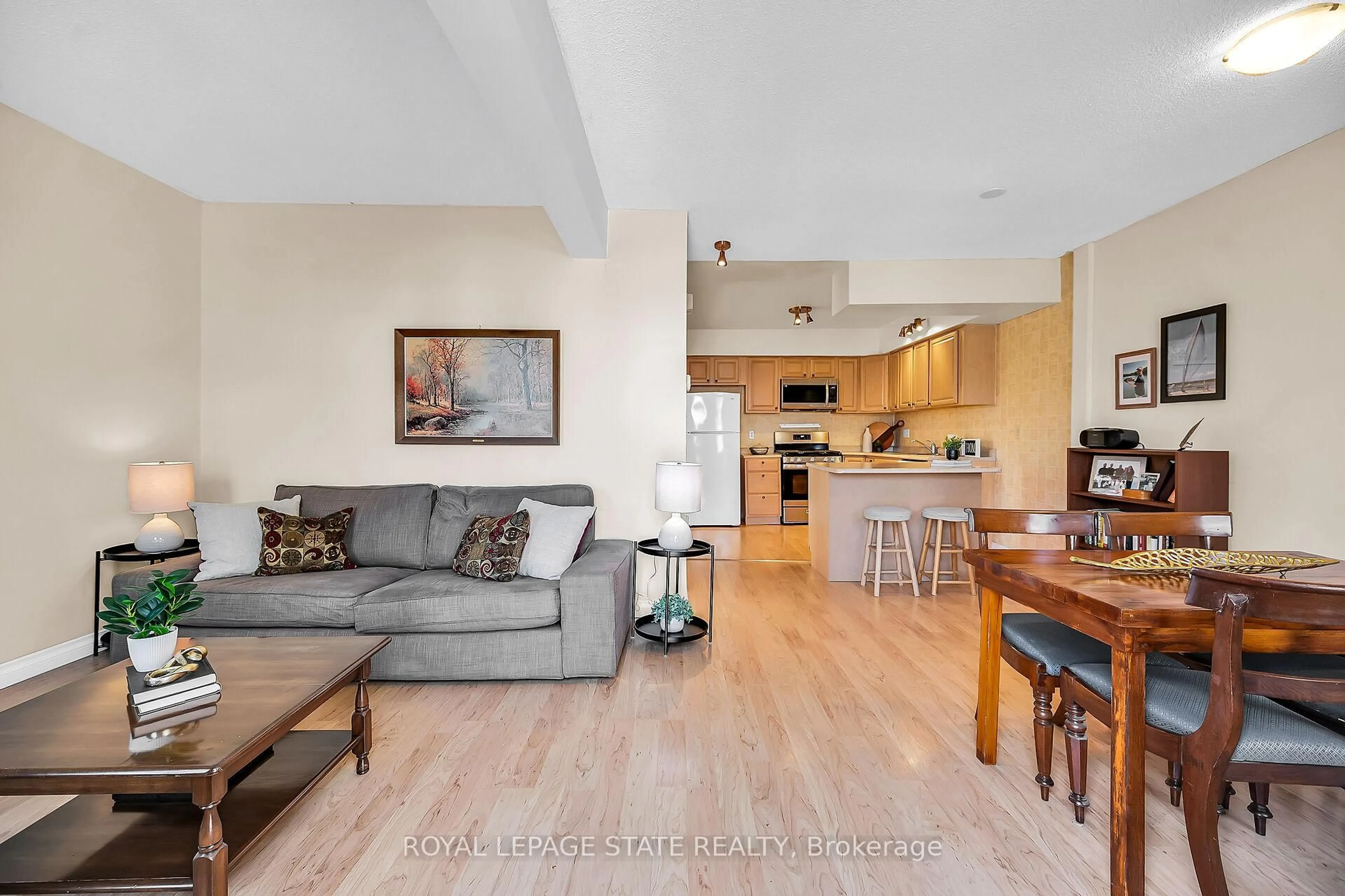 Unknown for 42 East 27th St, Hamilton Ontario L8V 3E7