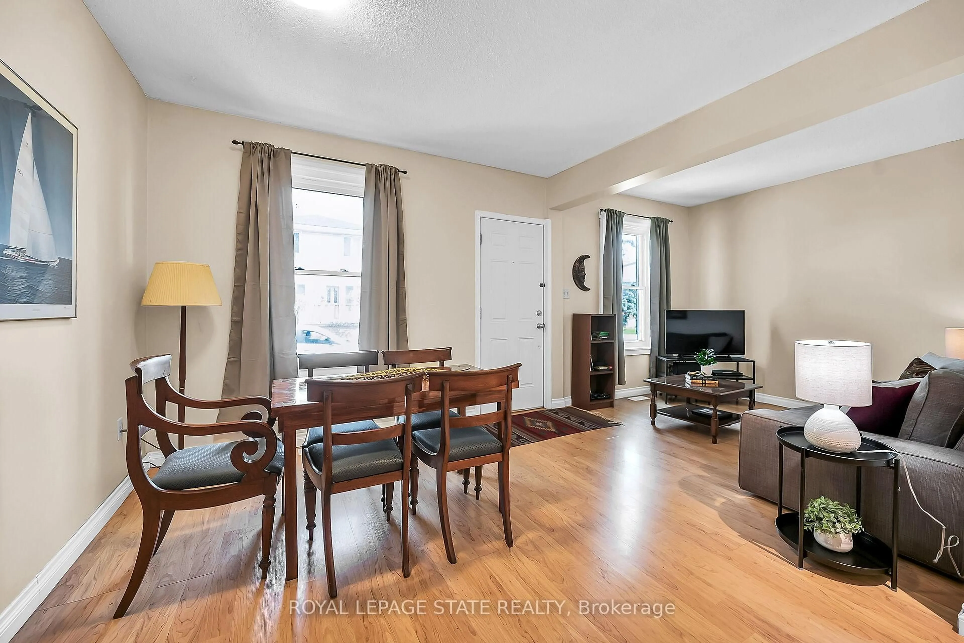 Living room with furniture, wood/laminate floor for 42 East 27th St, Hamilton Ontario L8V 3E7