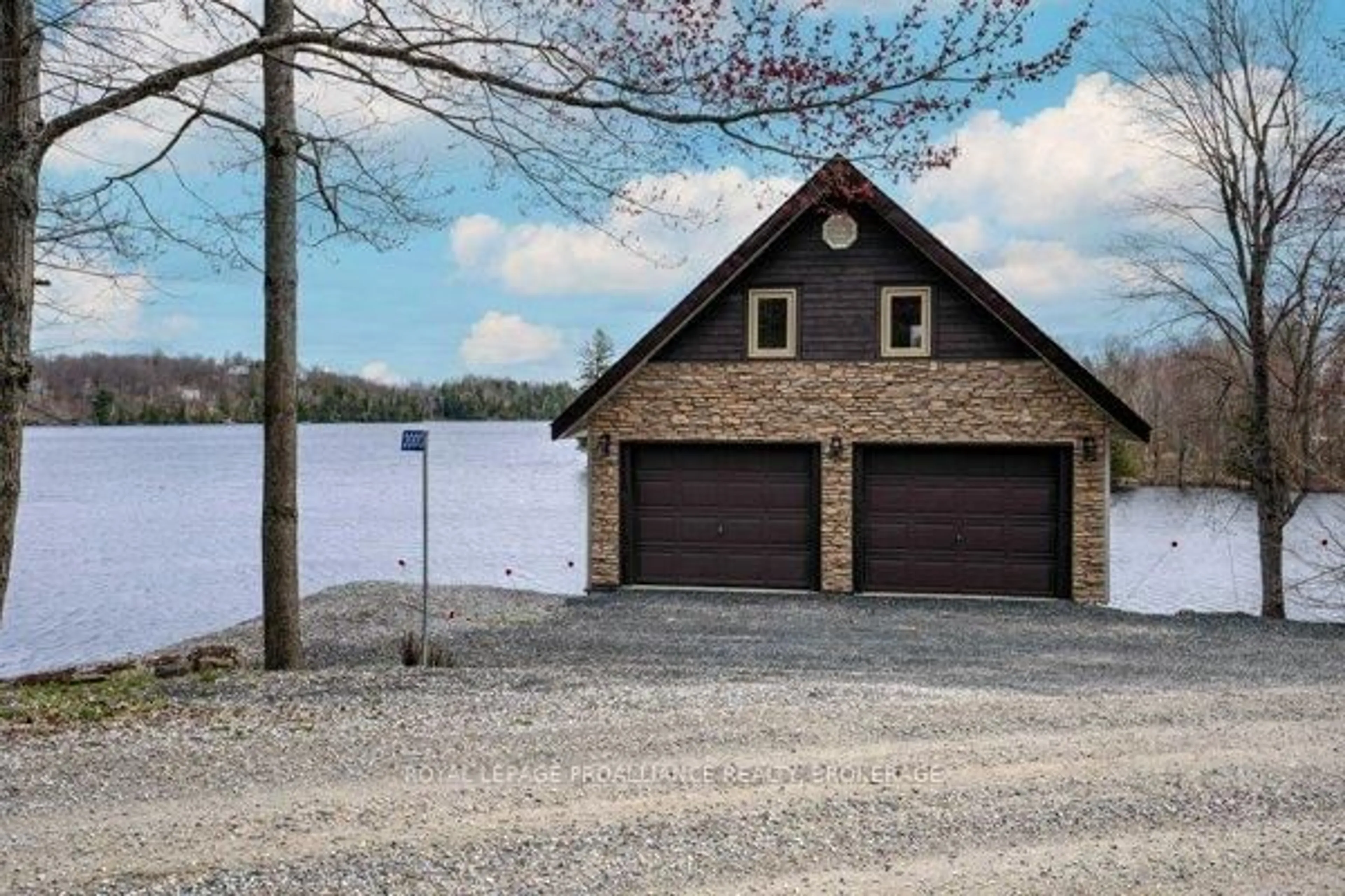 Indoor garage for 2000 Brewer Rd, Sharbot Lake Ontario K0H 2P0