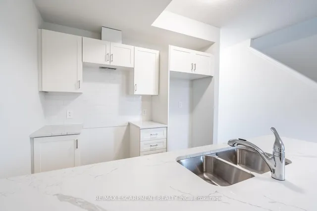 Additional property image - 2620 BINBROOK Rd Unit 206