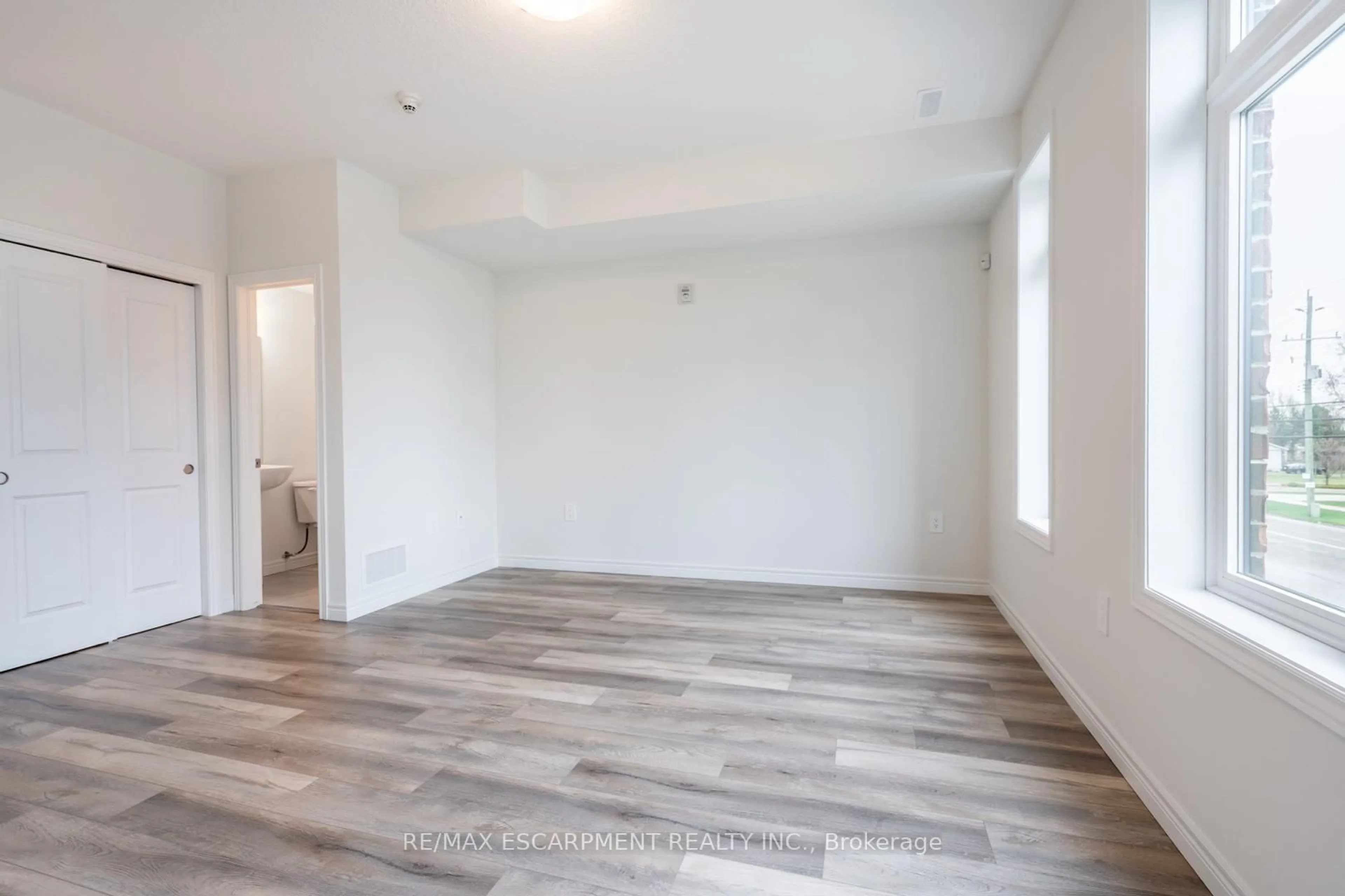 A pic of a room for 2620 BINBROOK Rd #206, Hamilton Ontario L0R 1C0