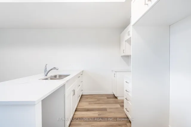 Additional property image - 2620 BINBROOK Rd Unit 206