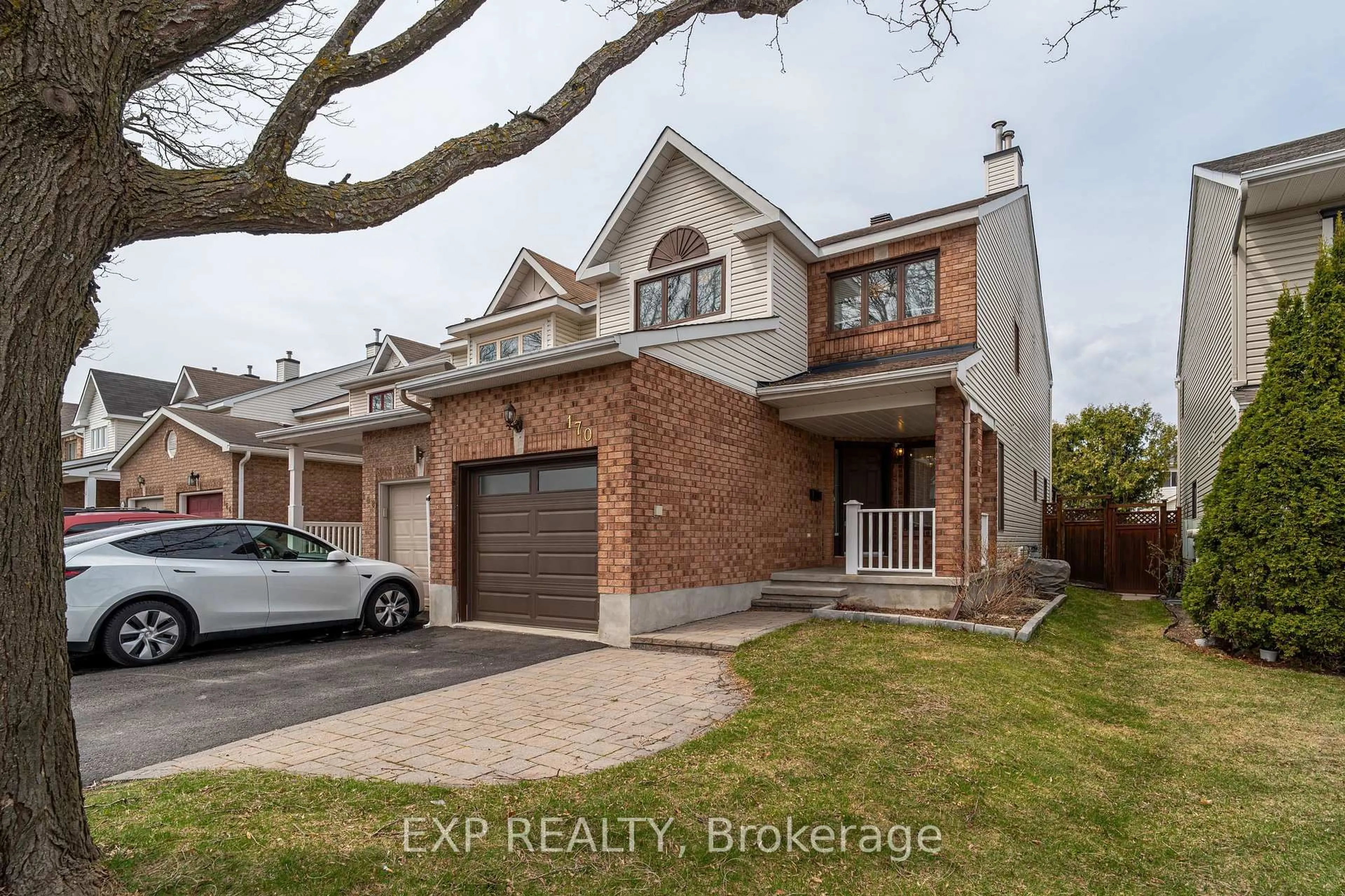 Home with brick exterior material, street for 170 Markland Cres, Ottawa Ontario K2G 5Z9