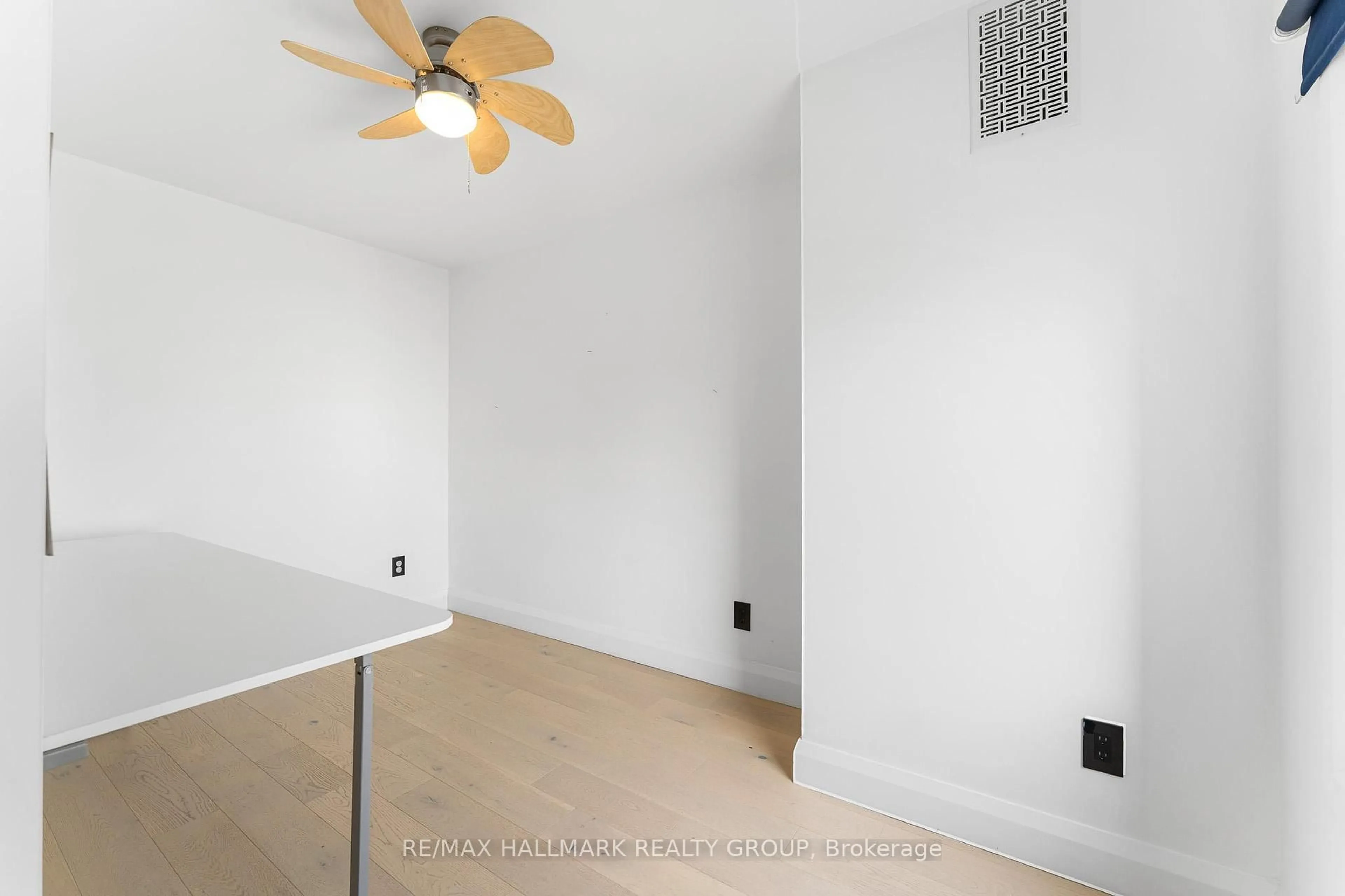 A pic of a room for 469 Booth St, Ottawa Ontario K1R 7L1