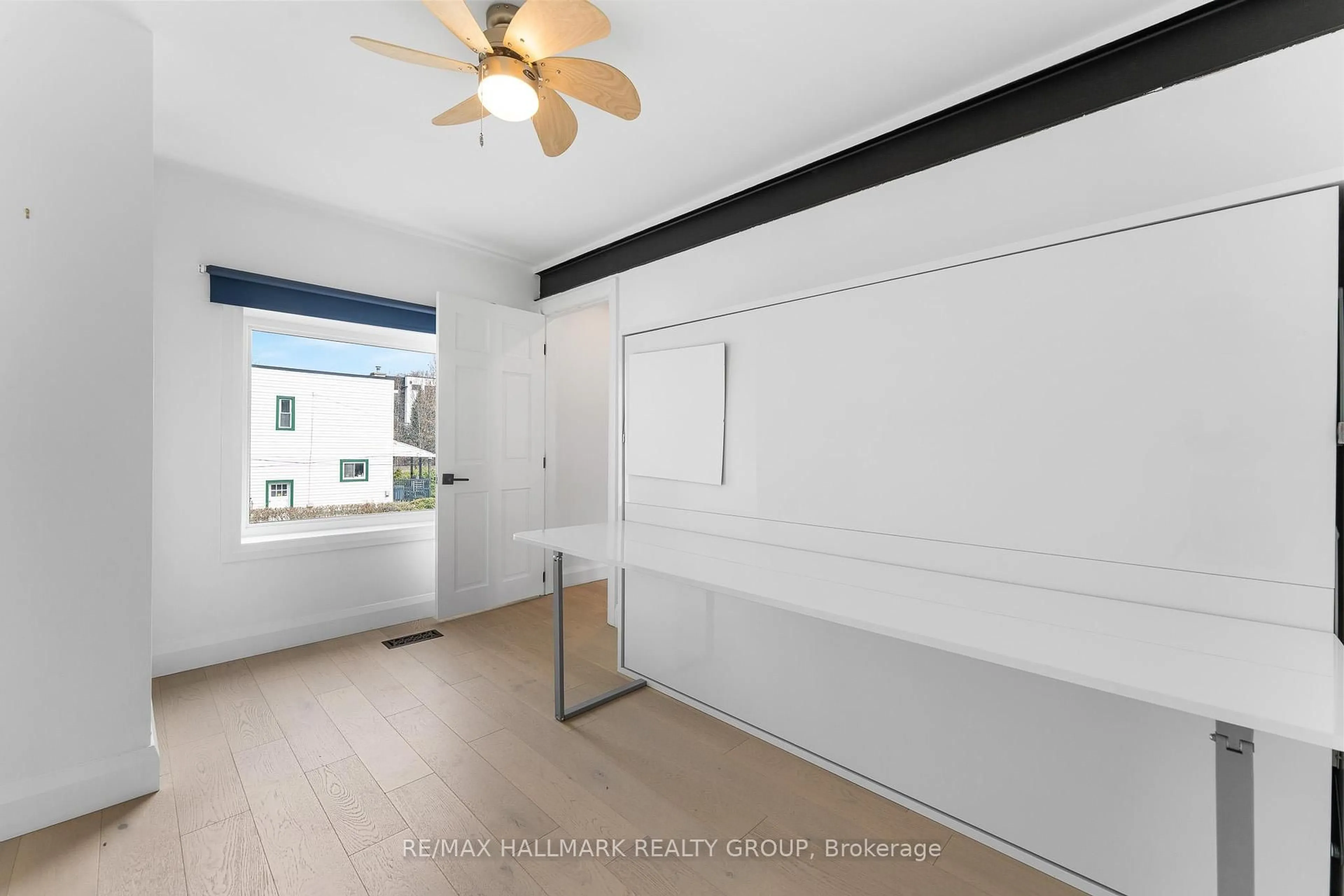 A pic of a room for 469 Booth St, Ottawa Ontario K1R 7L1