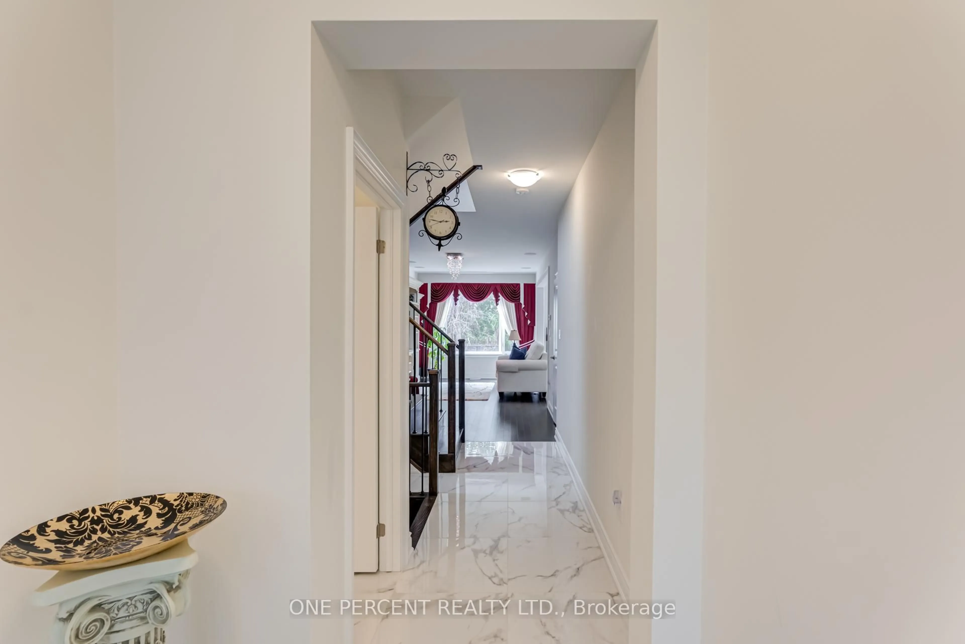 Indoor entryway for 29 Connolly Rd, Kawartha Lakes Ontario K9V 0P1