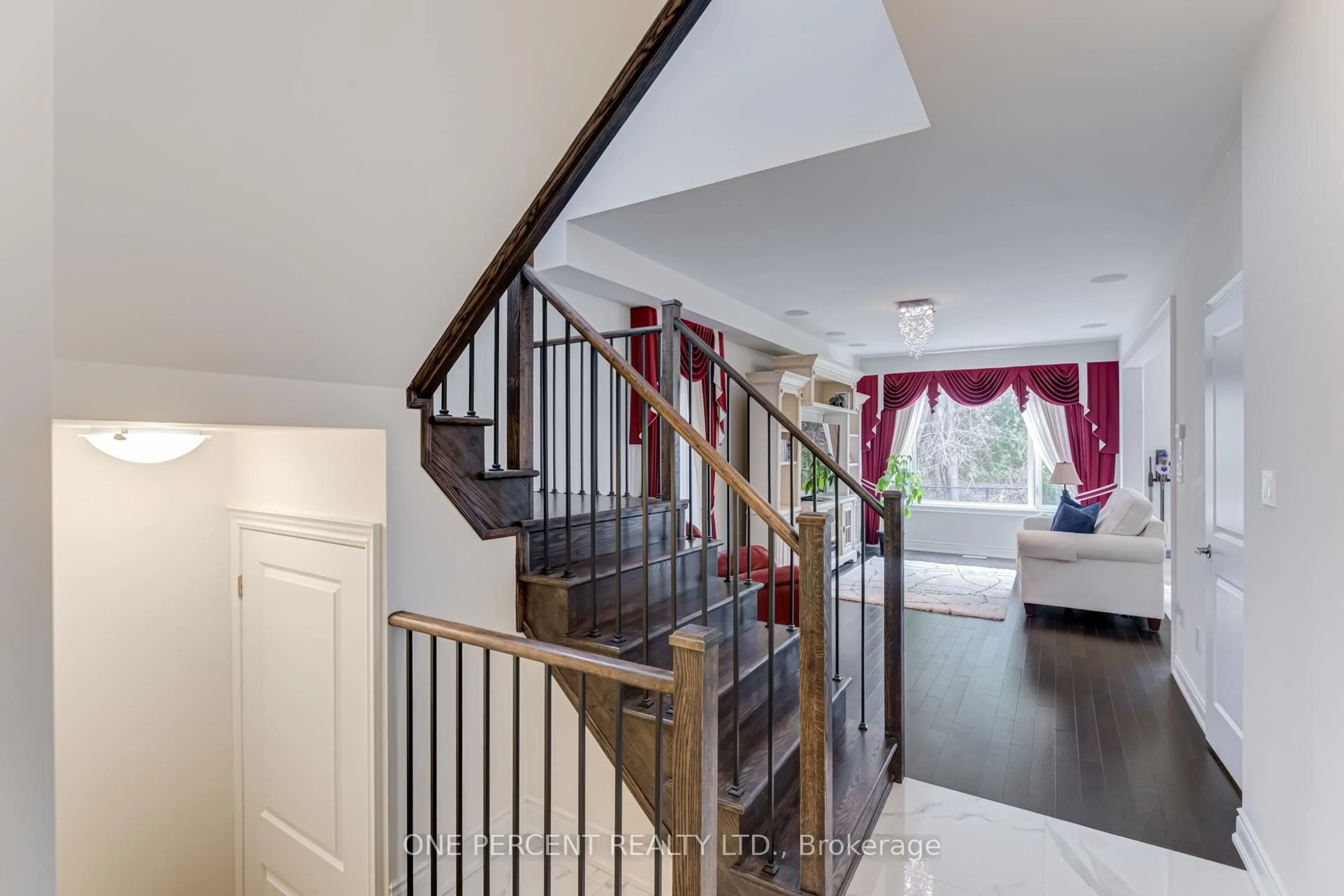 Indoor entryway for 29 Connolly Rd, Kawartha Lakes Ontario K9V 0P1