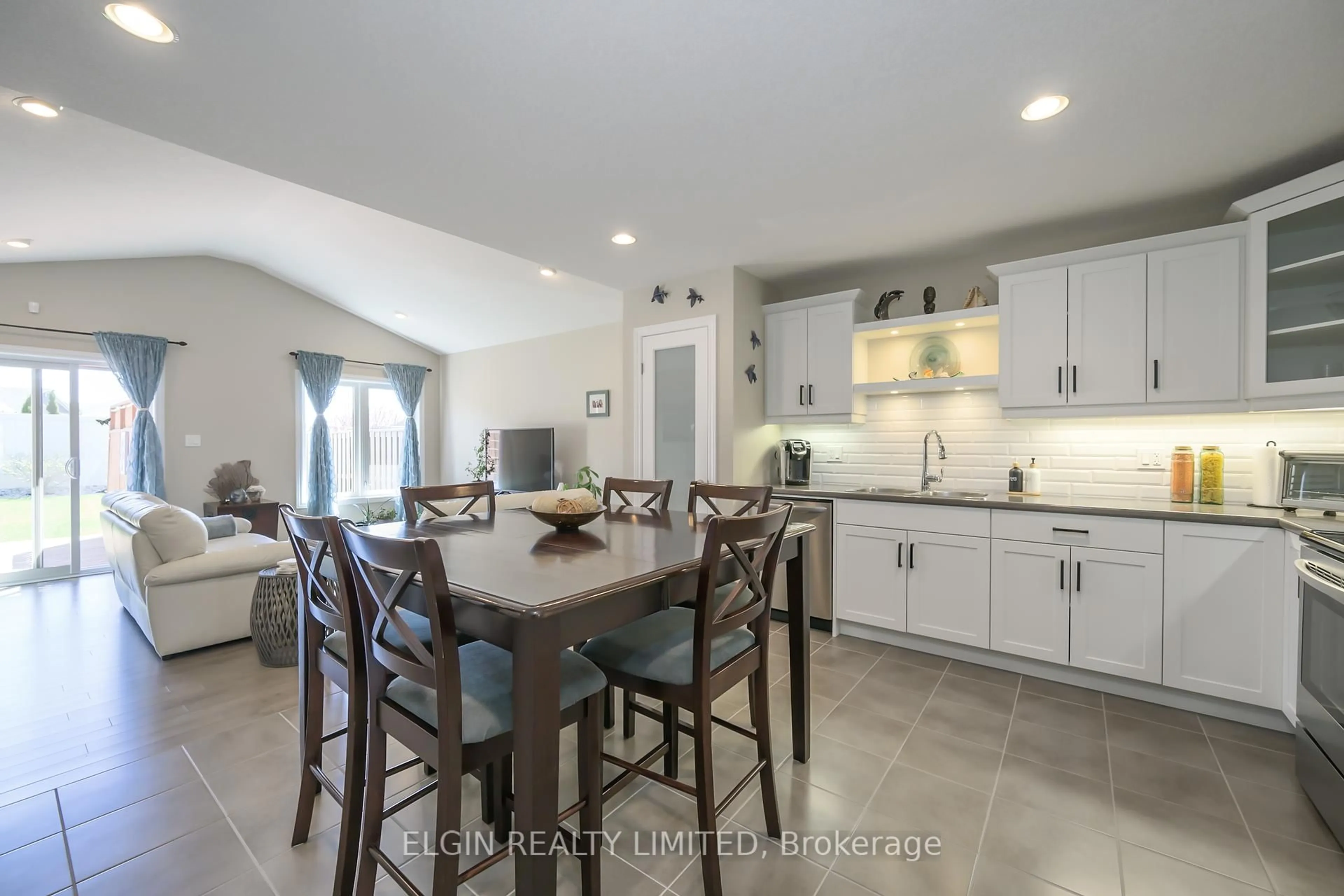 Open concept kitchen, ceramic/tile floor for 155 Peach Tree Blvd, St. Thomas Ontario N5R 0G1
