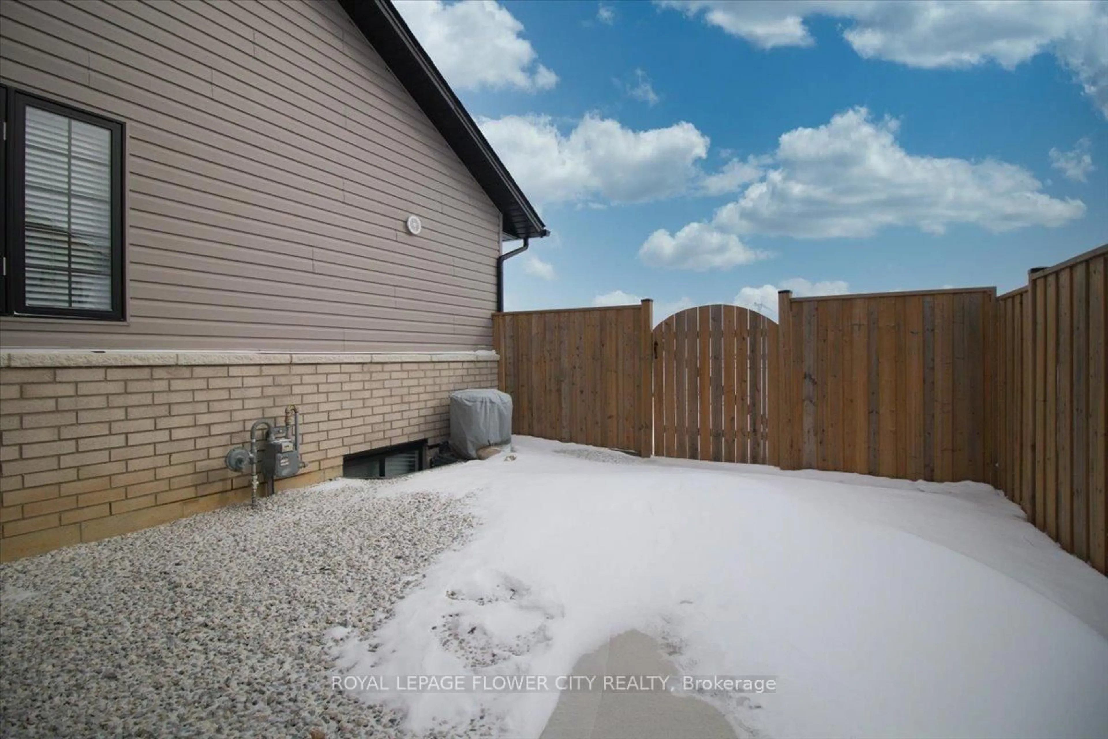 A pic from outside/outdoor area/front of a property/back of a property/a pic from drone, street for 58 Sleepy Meadow Dr, Chatham-Kent Ontario N0P 1A0