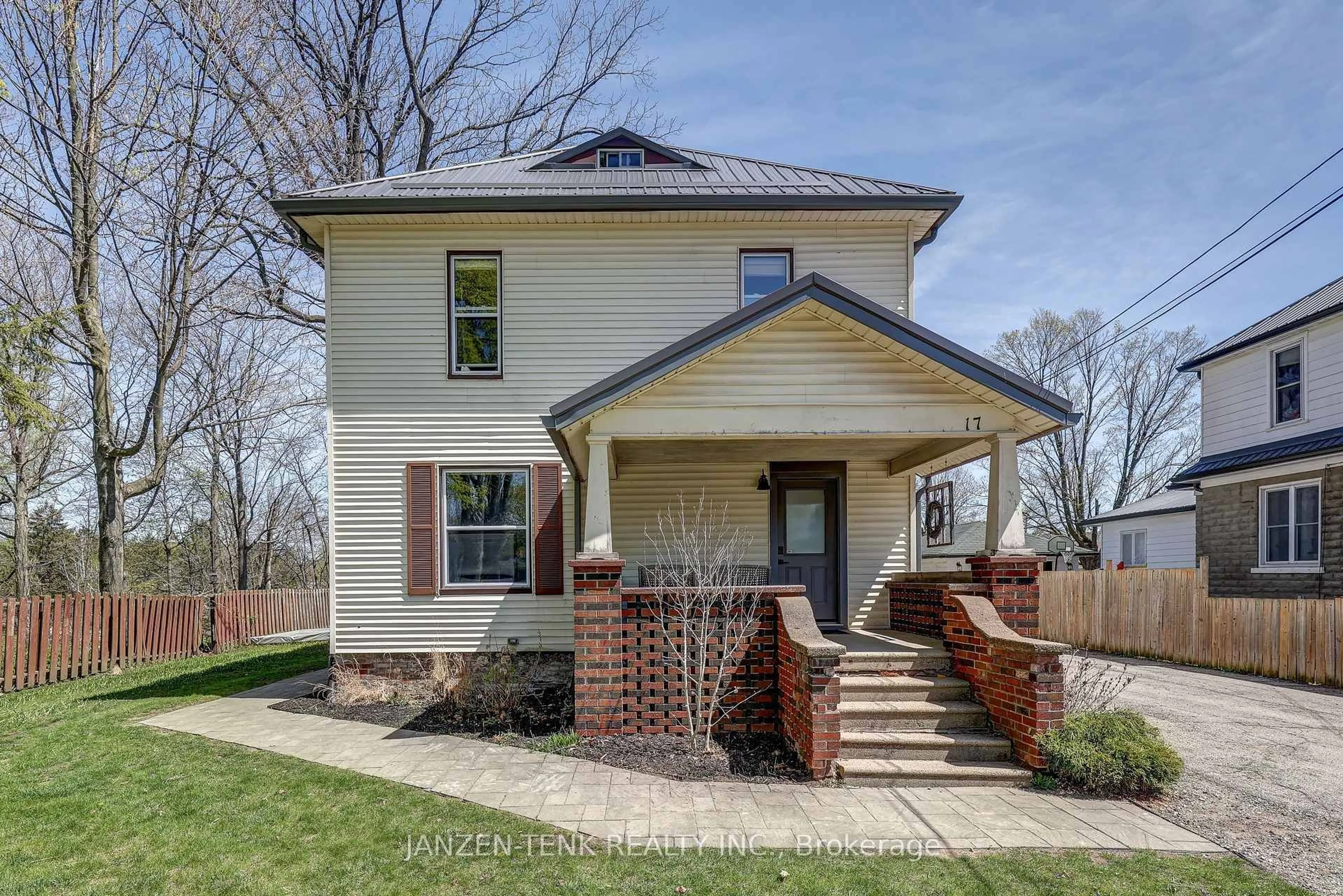 Home with brick exterior material, street for 17 Oak St, Aylmer Ontario N5H 1G3