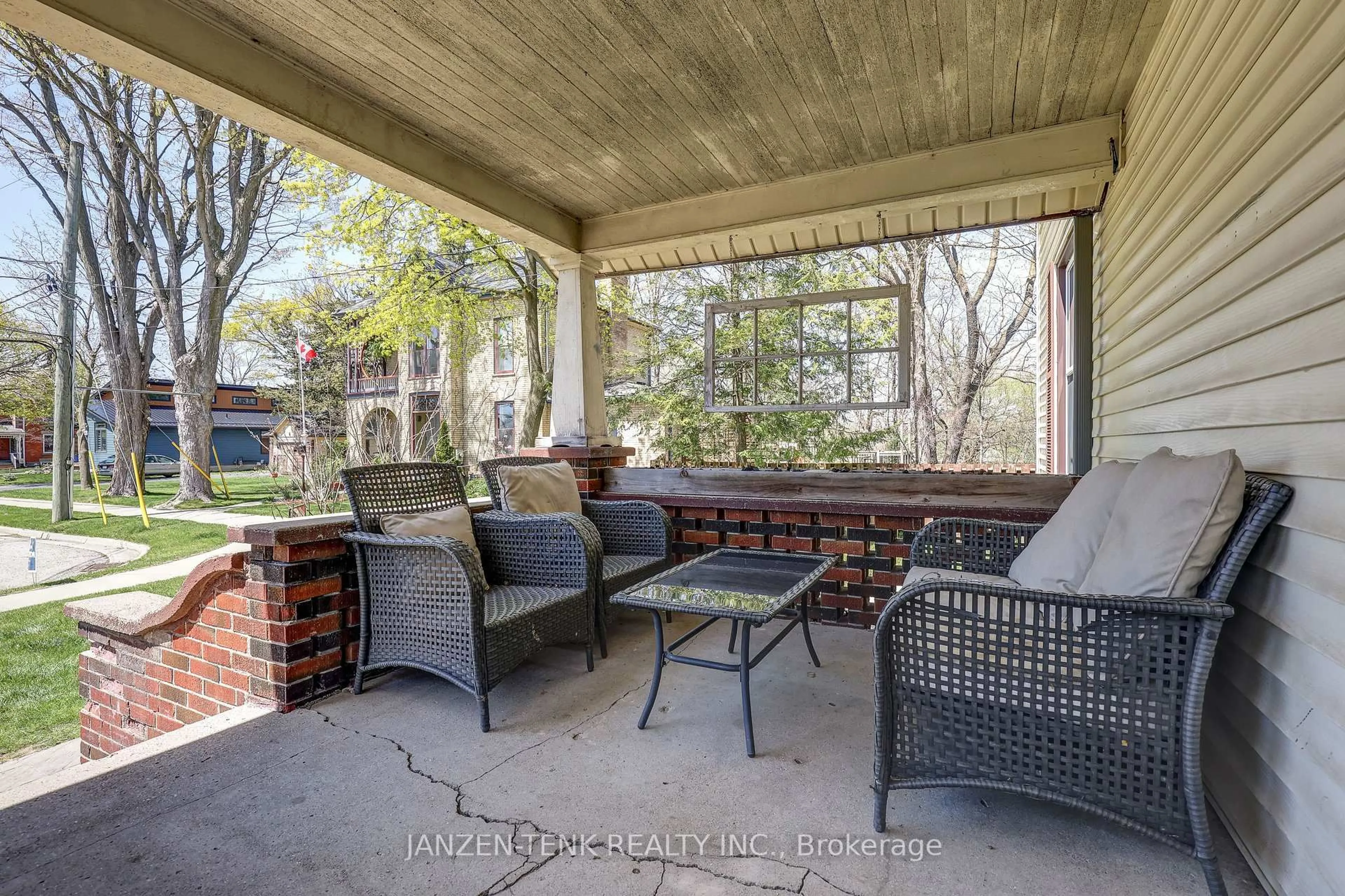 Patio, unknown for 17 Oak St, Aylmer Ontario N5H 1G3