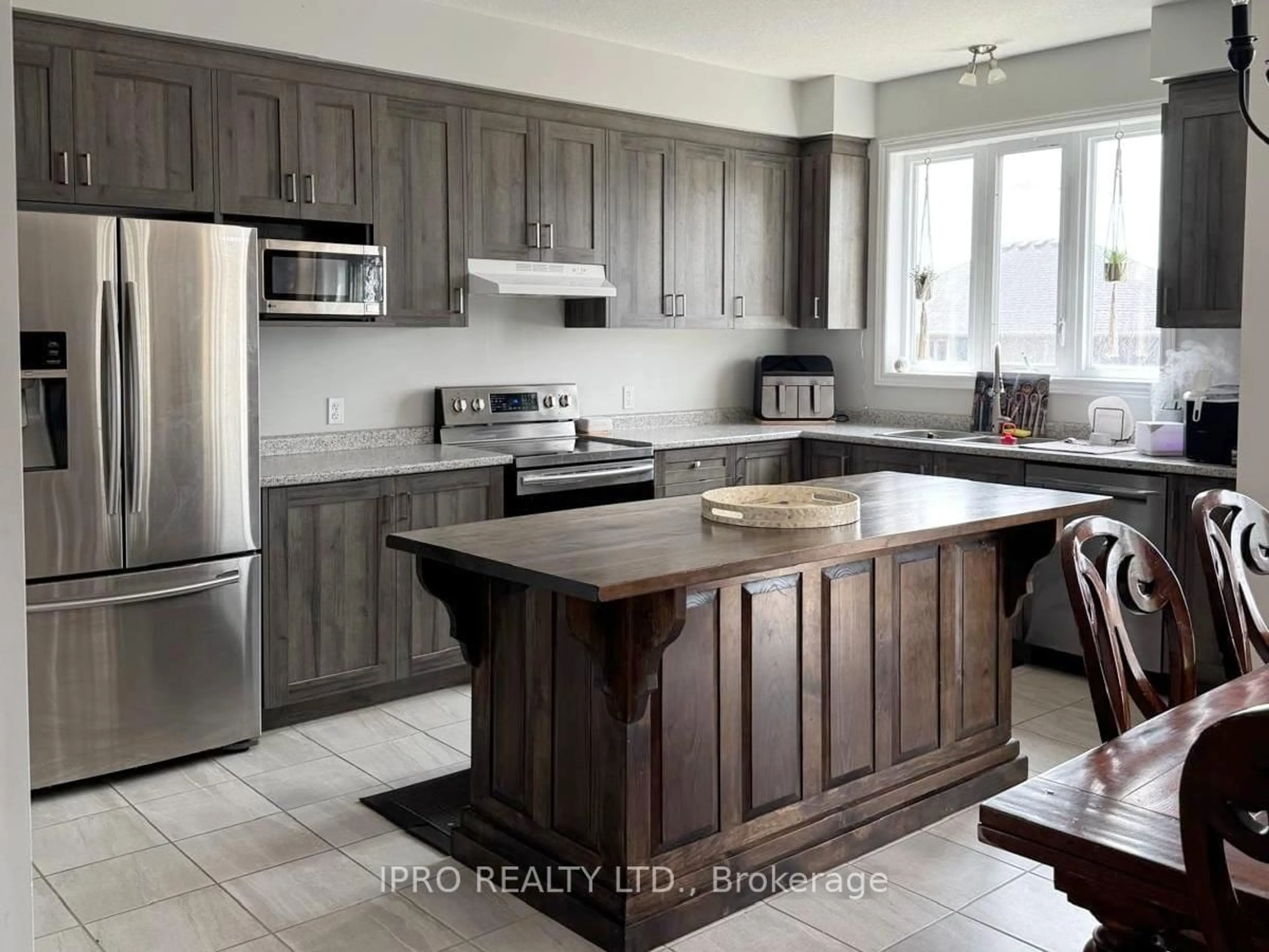 Open concept kitchen, unknown for 170 Queen St, Middlesex Centre Ontario N0L 1R0