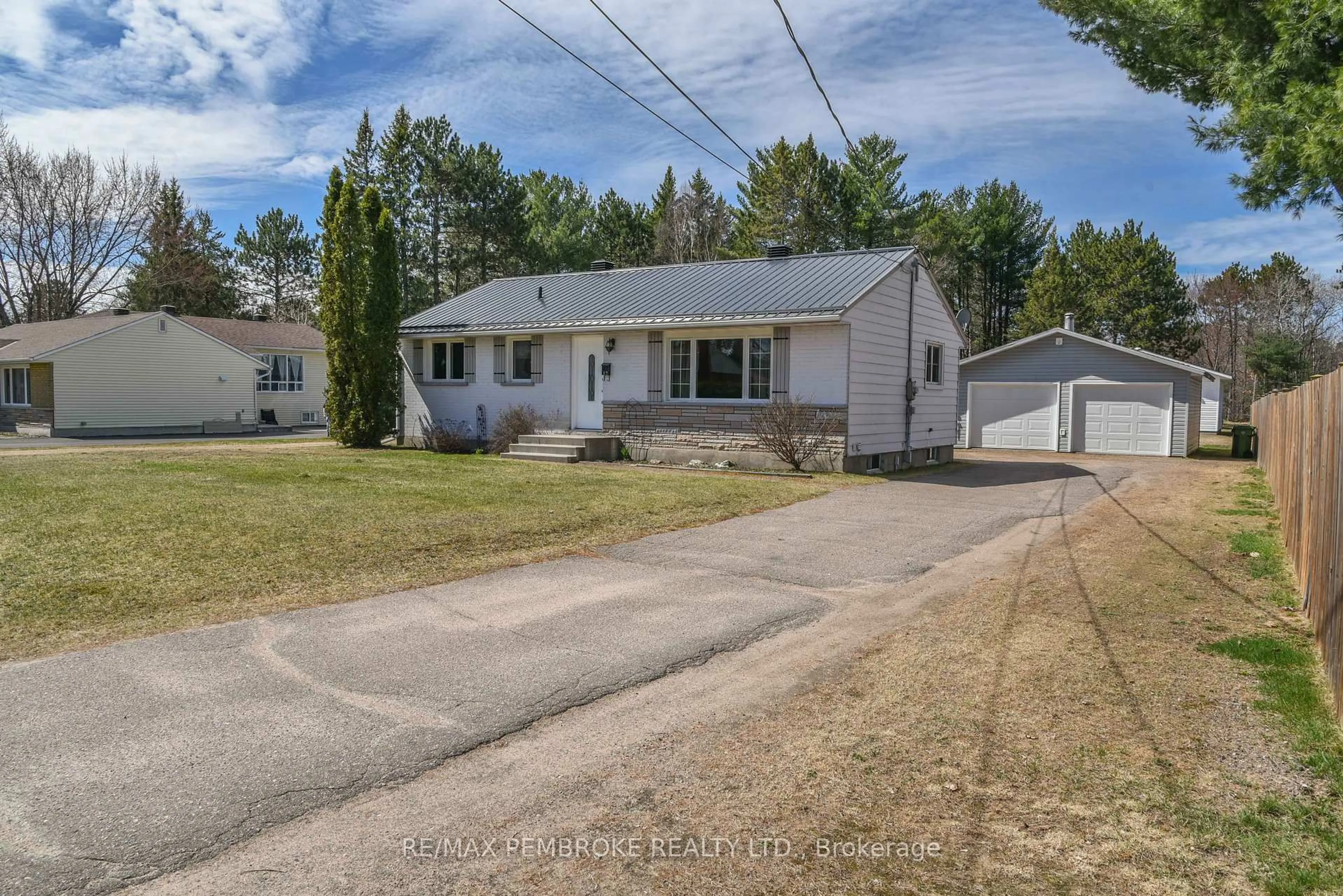 A pic from outside/outdoor area/front of a property/back of a property/a pic from drone, street for 17 Charles St, Petawawa Ontario K8H 2K1