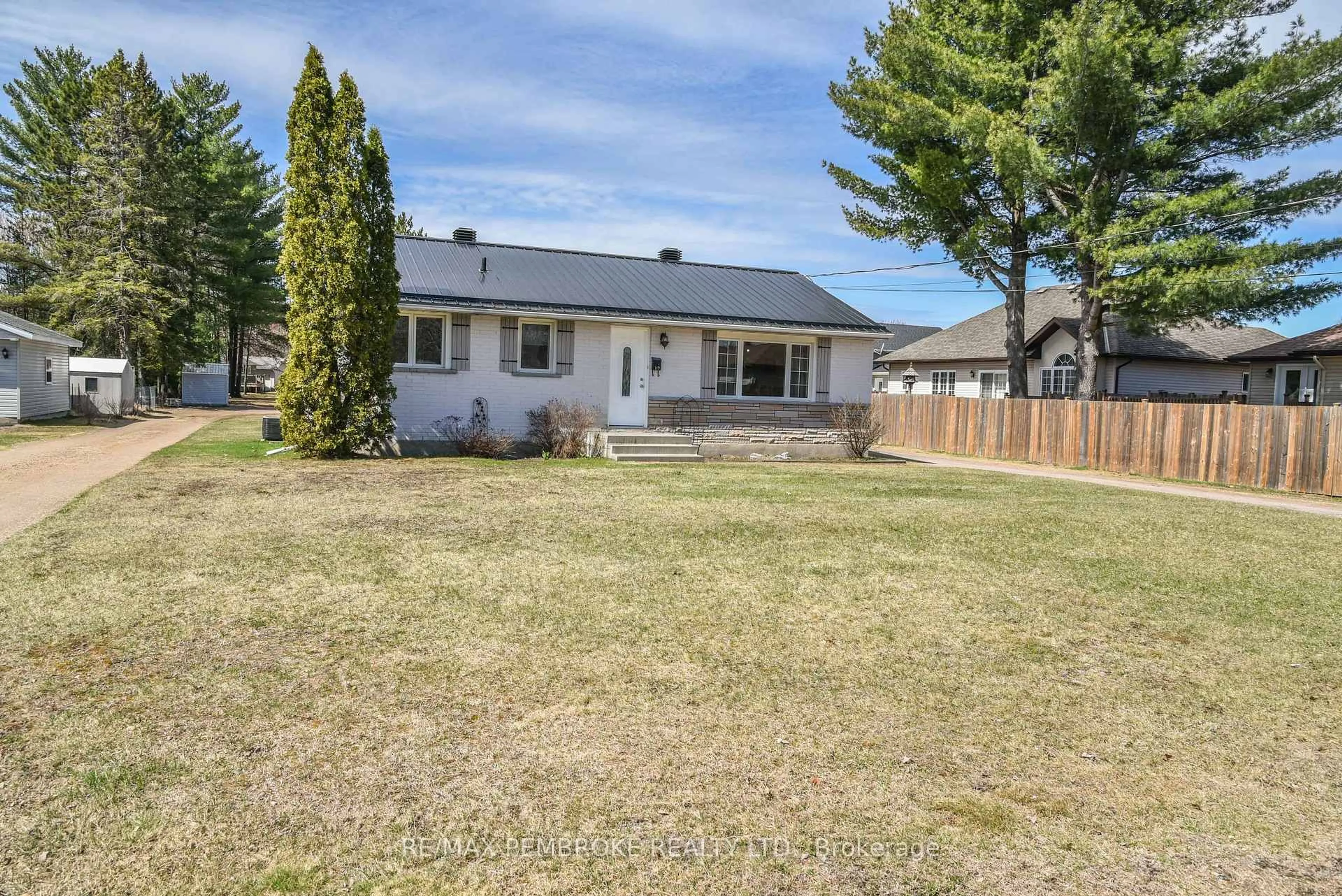 A pic from outside/outdoor area/front of a property/back of a property/a pic from drone, street for 17 Charles St, Petawawa Ontario K8H 2K1