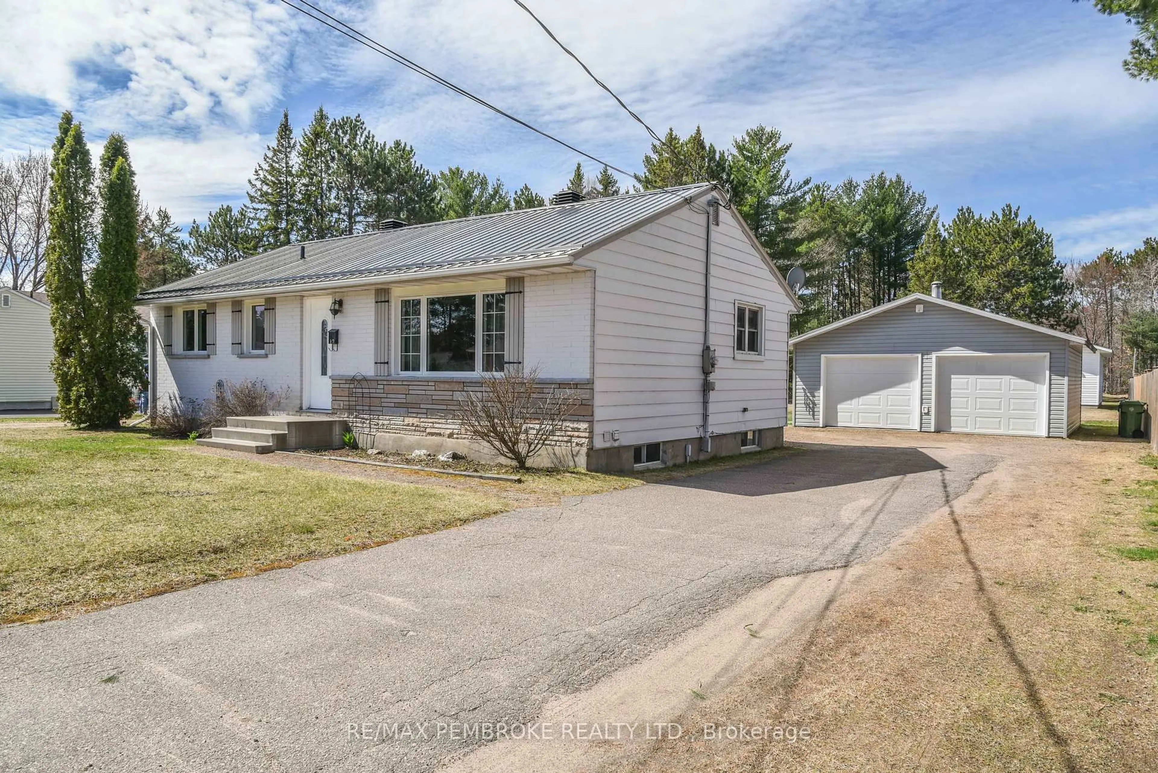 A pic from outside/outdoor area/front of a property/back of a property/a pic from drone, street for 17 Charles St, Petawawa Ontario K8H 2K1