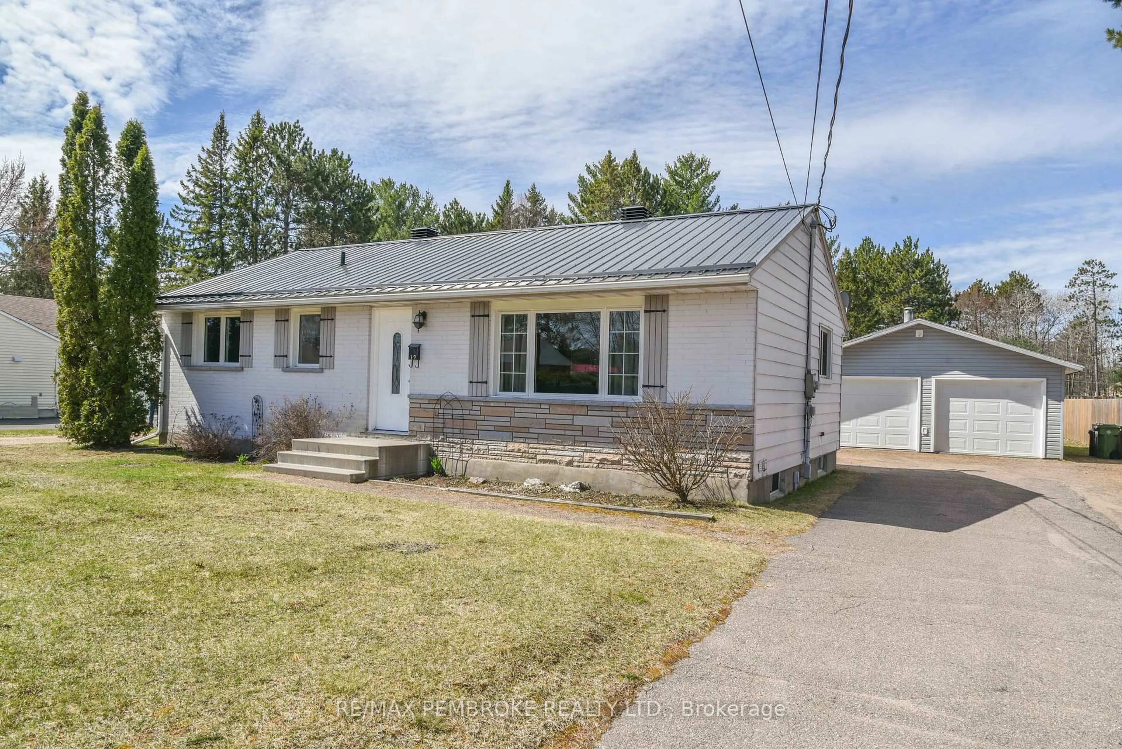 Home with vinyl exterior material, street for 17 Charles St, Petawawa Ontario K8H 2K1