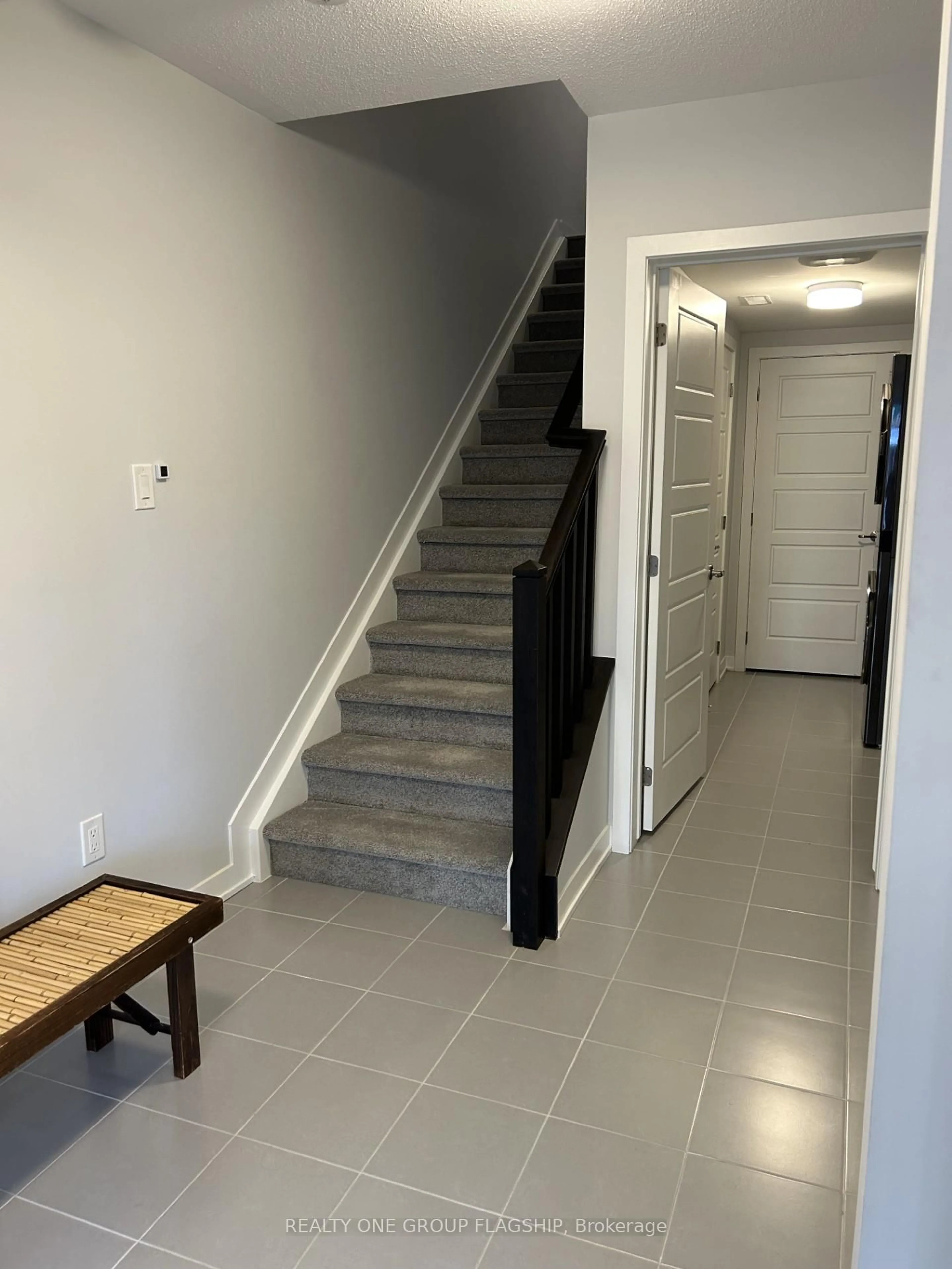 Indoor foyer for 77 Lignite Private, Ottawa Ontario K2J 7J4