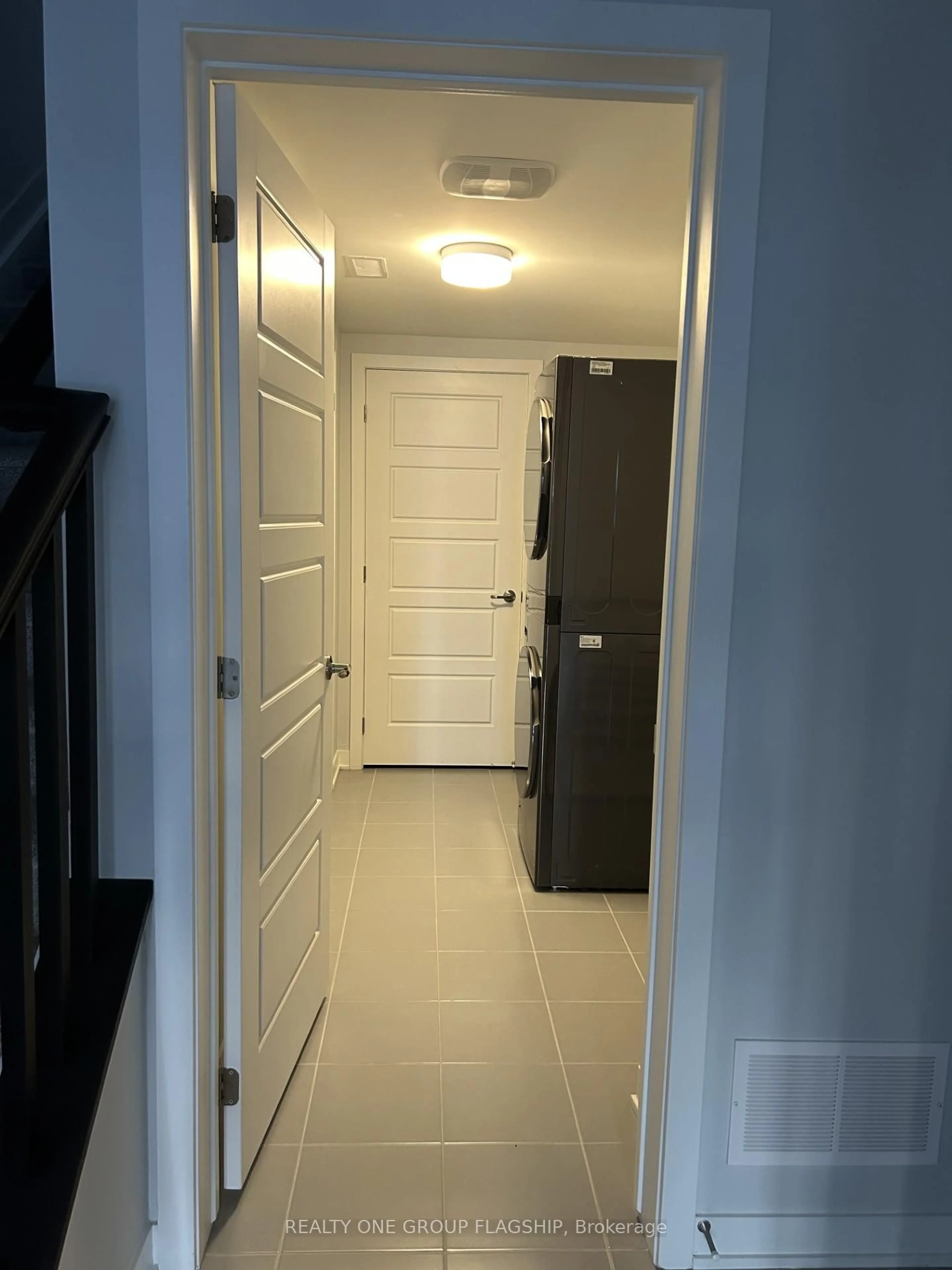 Indoor entryway for 77 Lignite Private, Ottawa Ontario K2J 7J4