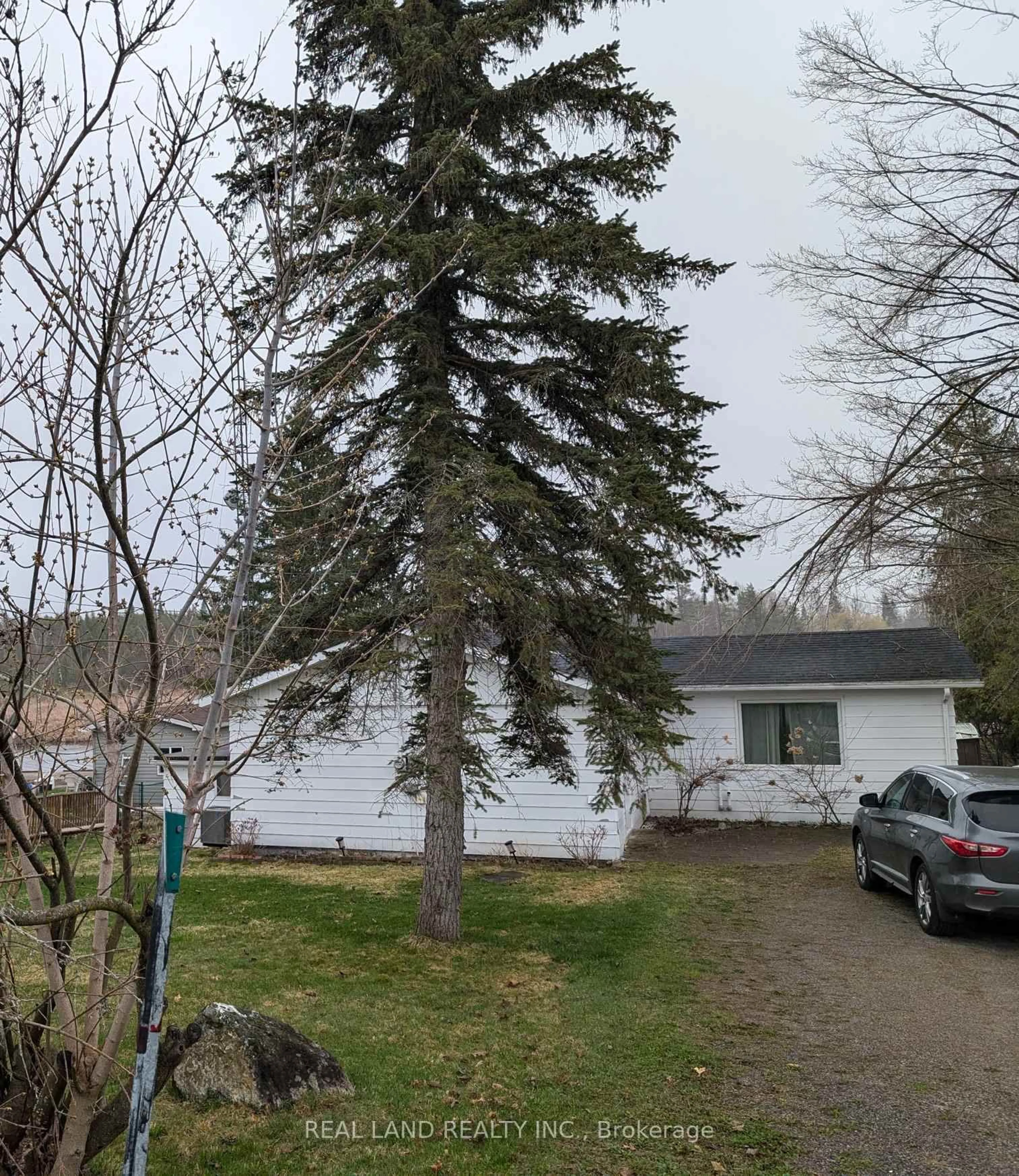 A pic from outside/outdoor area/front of a property/back of a property/a pic from drone, unknown for 21 Marilyn Cres, Kawartha Lakes Ontario K0L 1T0