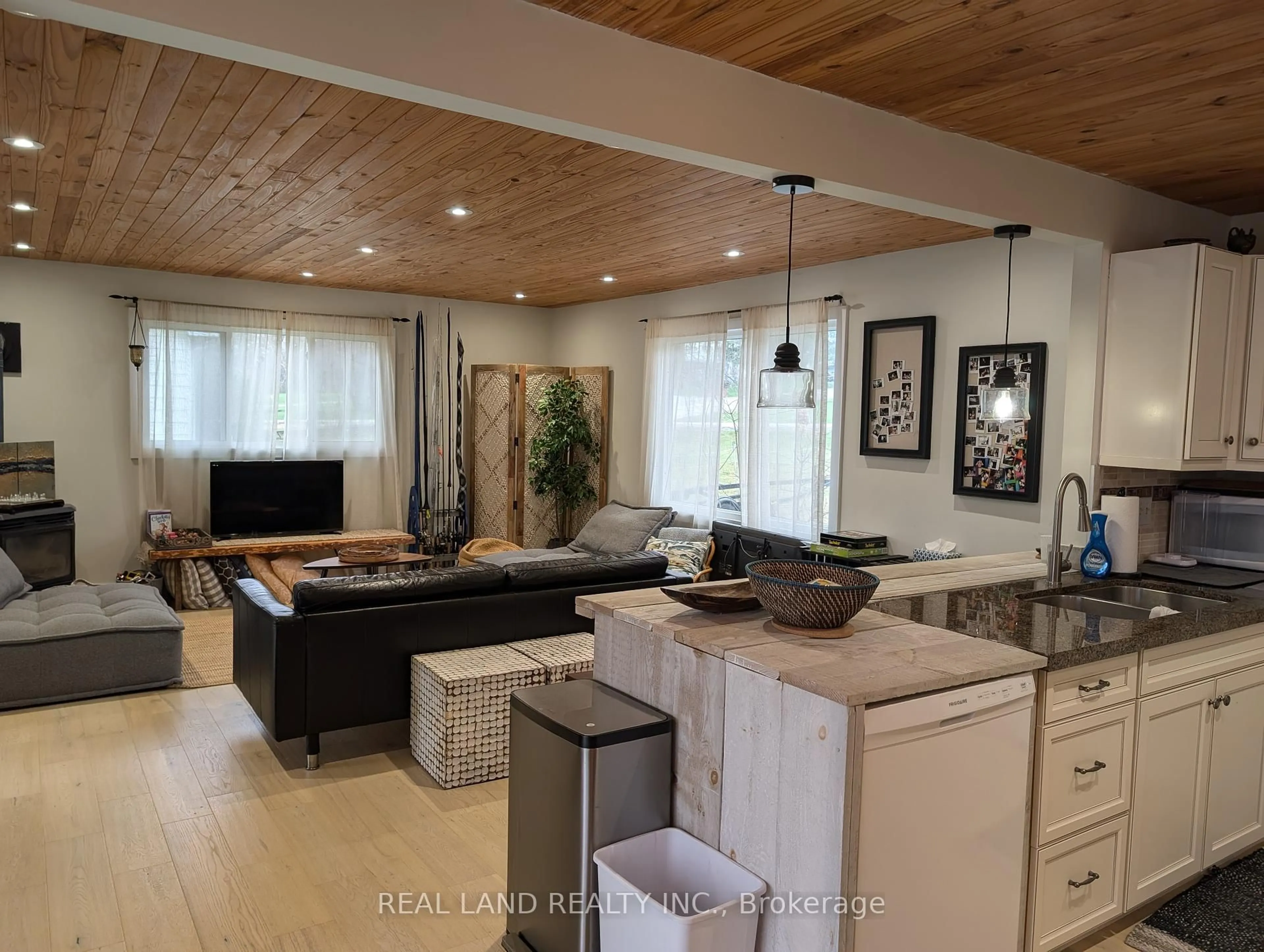 Open concept kitchen, wood/laminate floor for 21 Marilyn Cres, Kawartha Lakes Ontario K0L 1T0