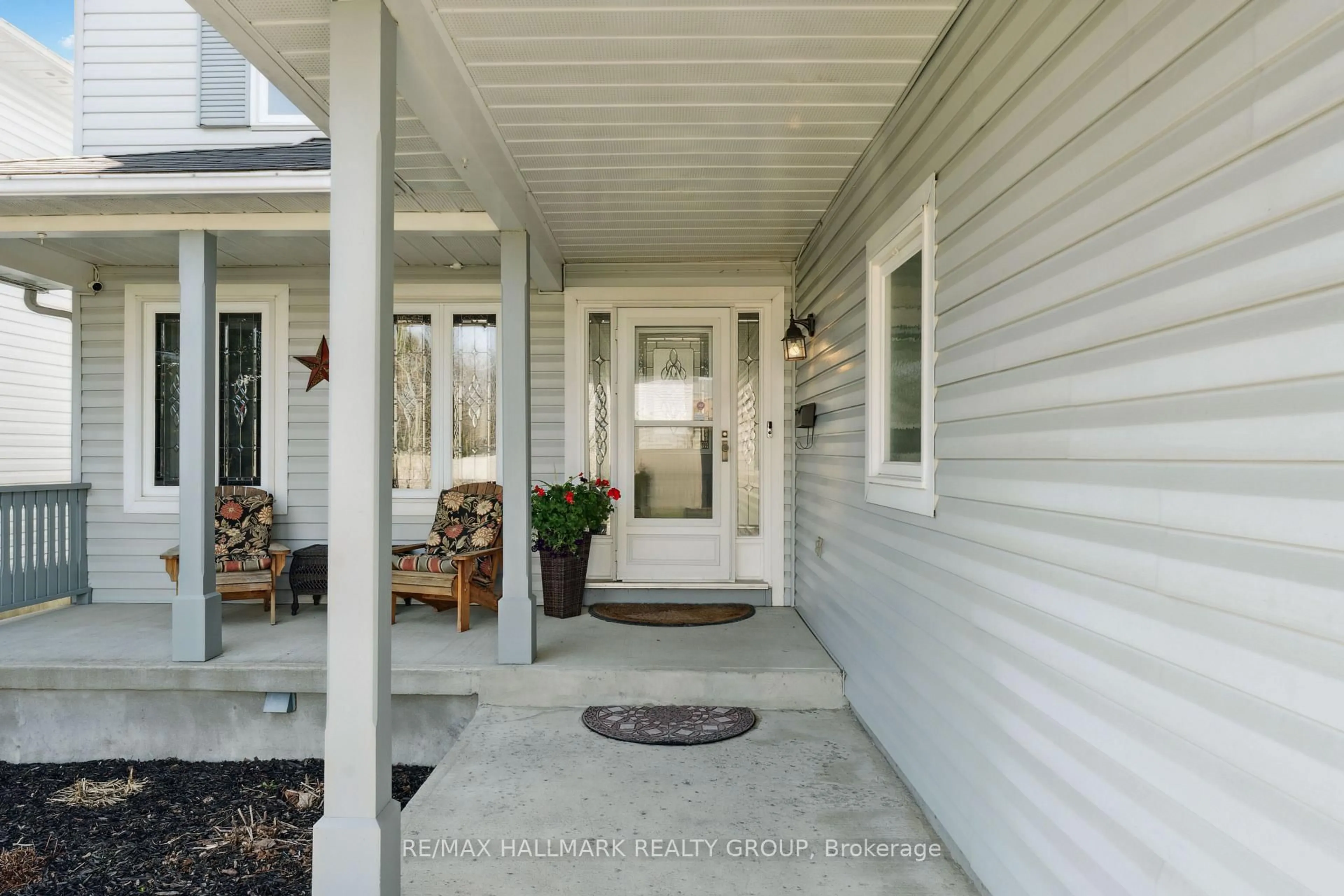 Indoor entryway for 79 Halley St, Ottawa Ontario K2J 3W1