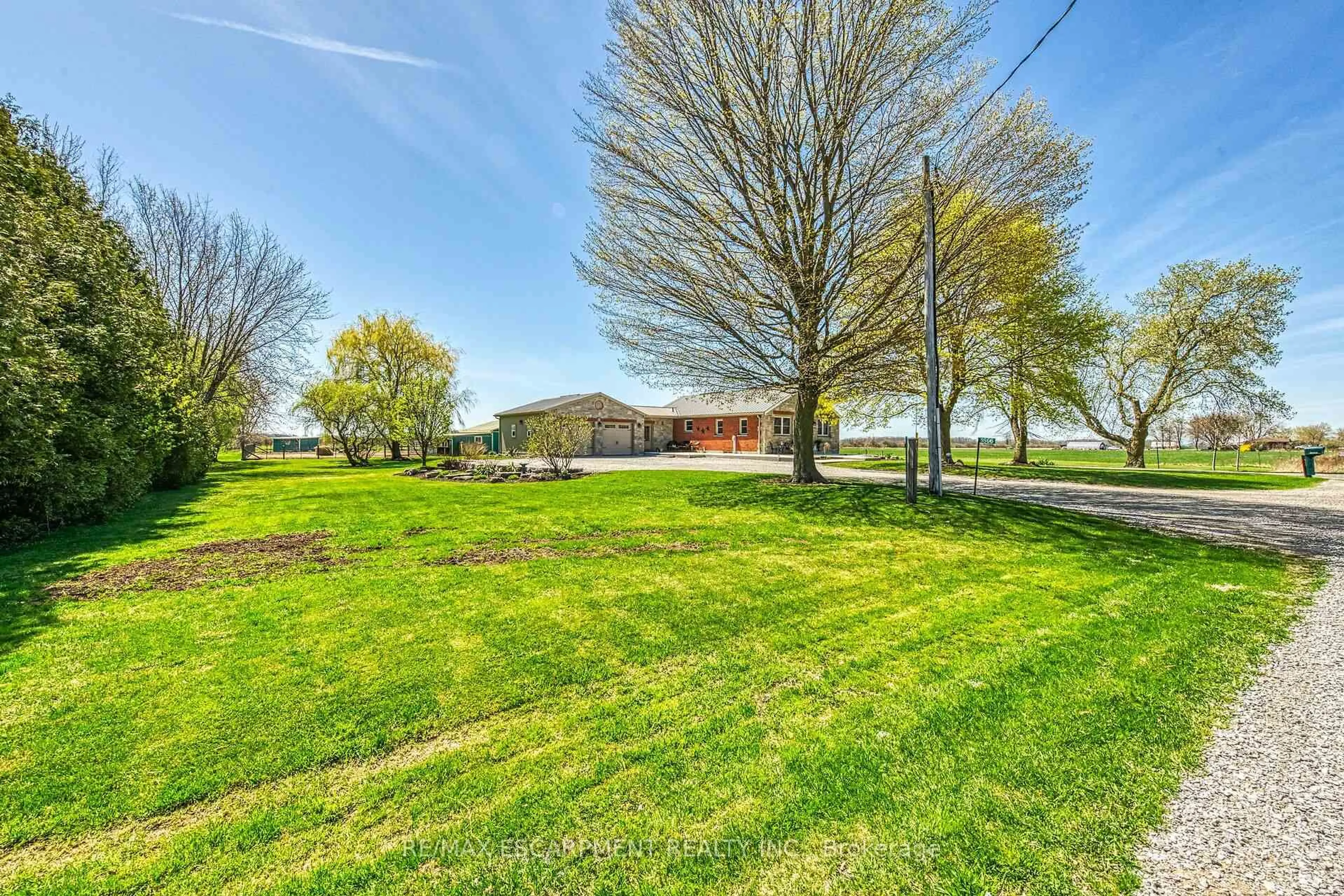 A pic from outside/outdoor area/front of a property/back of a property/a pic from drone, water/lake/river/ocean view for 1866 Thompson Rd, Norfolk Ontario N0A 1Y0