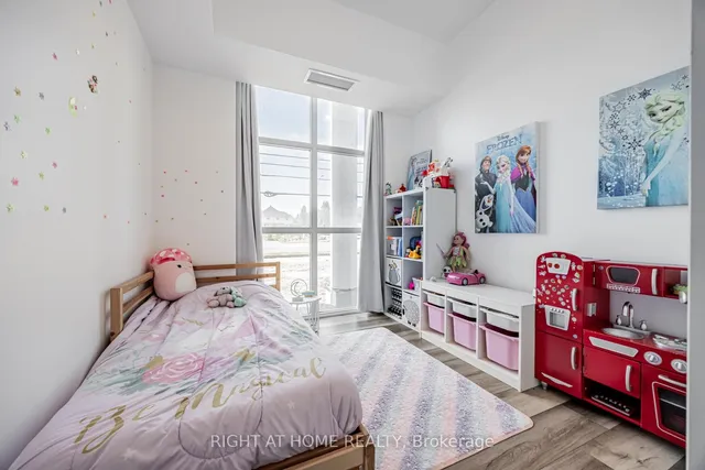 Additional image 8 of 450 Dundas St Unit 105