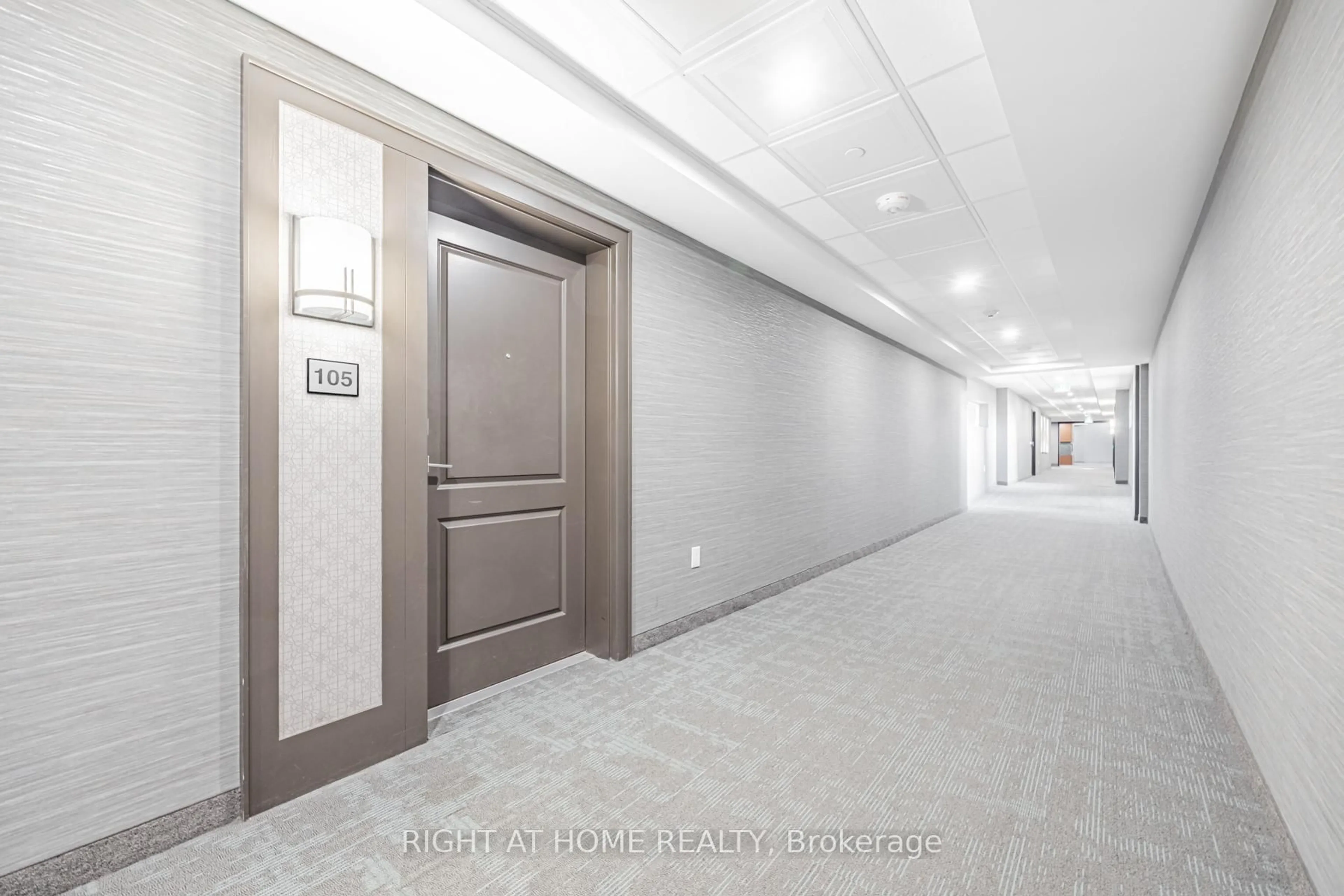 Indoor foyer for 450 Dundas St #105, Hamilton Ontario L8B 1Z2