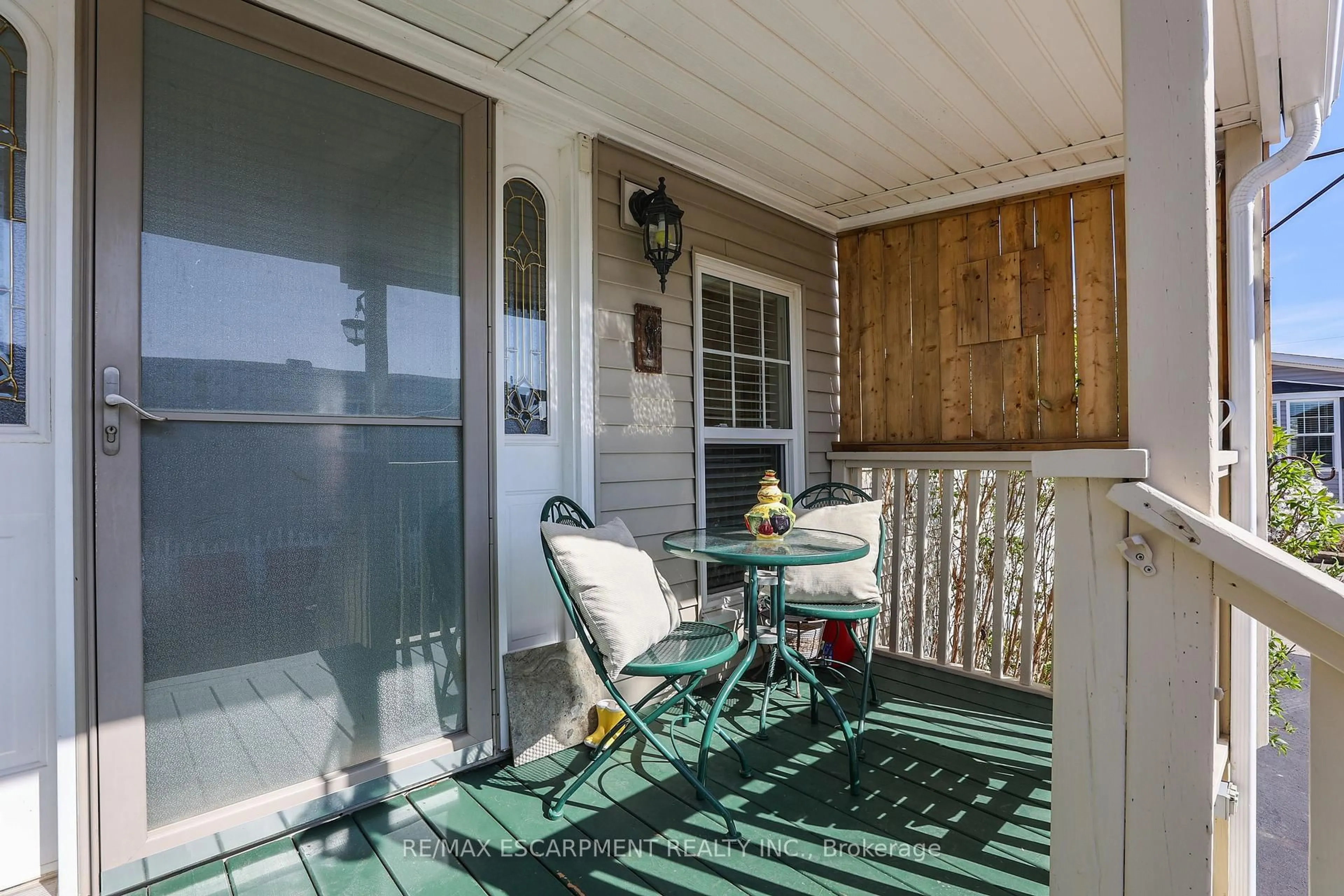 Patio, water/lake/river/ocean view for 4577 Rebecca Lane, Lincoln Ontario L3J 0W1