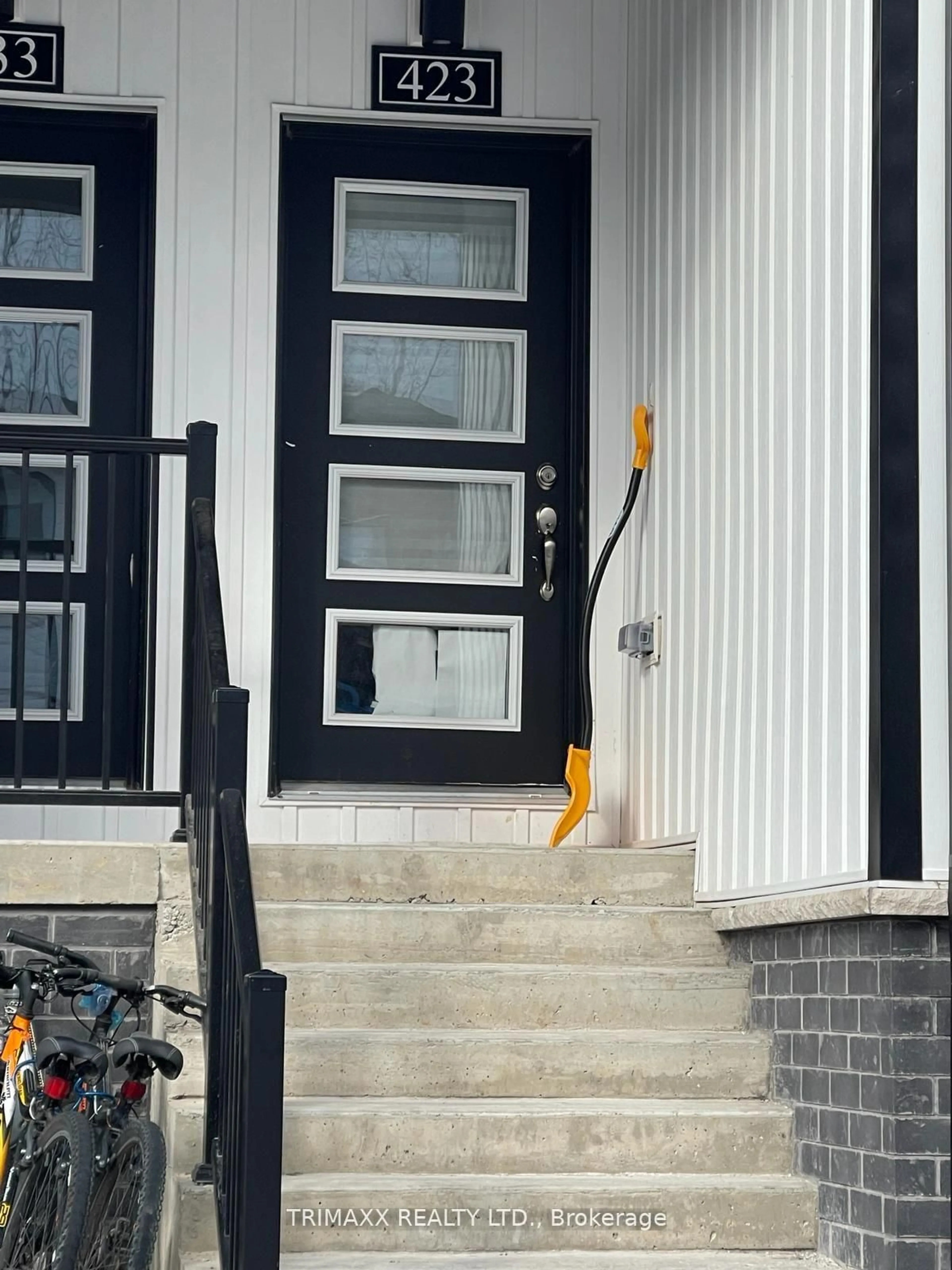 Stairs for 4263 Fourth Ave #423, Niagara Falls Ontario L2E 0C2