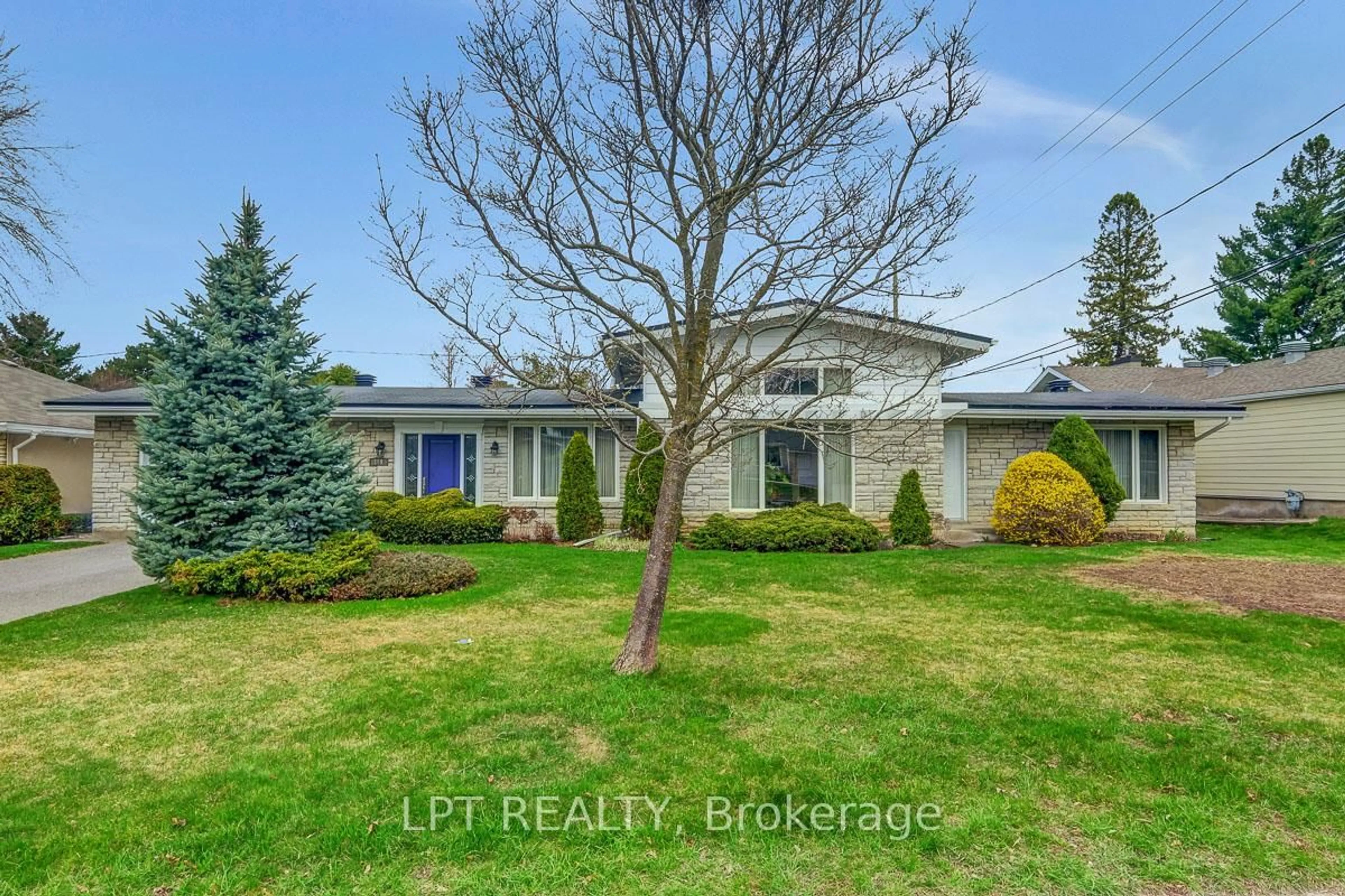 A pic from outside/outdoor area/front of a property/back of a property/a pic from drone, street for 169 Roger Rd, Ottawa Ontario K1H 5C7