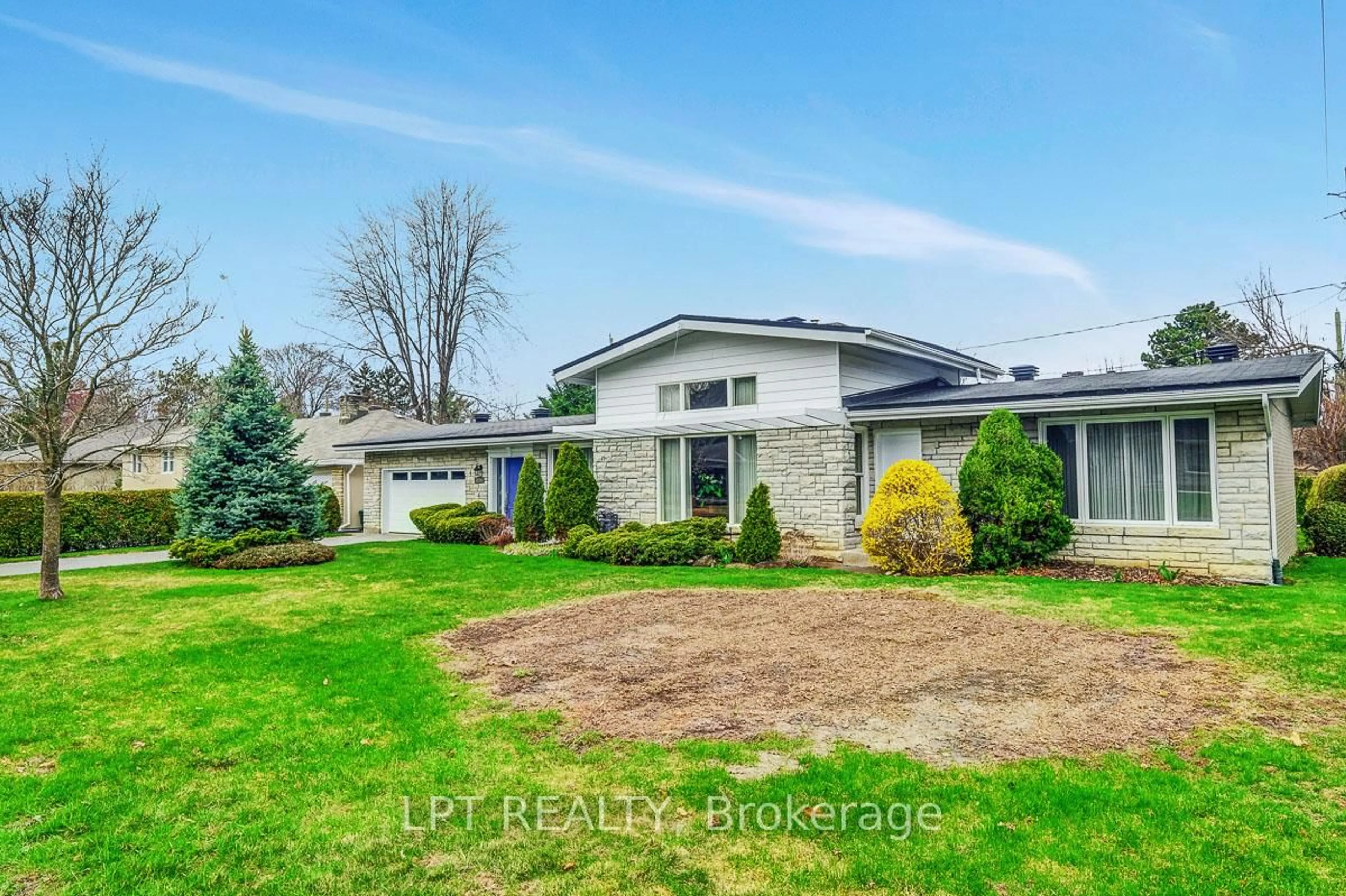 A pic from outside/outdoor area/front of a property/back of a property/a pic from drone, street for 169 Roger Rd, Ottawa Ontario K1H 5C7
