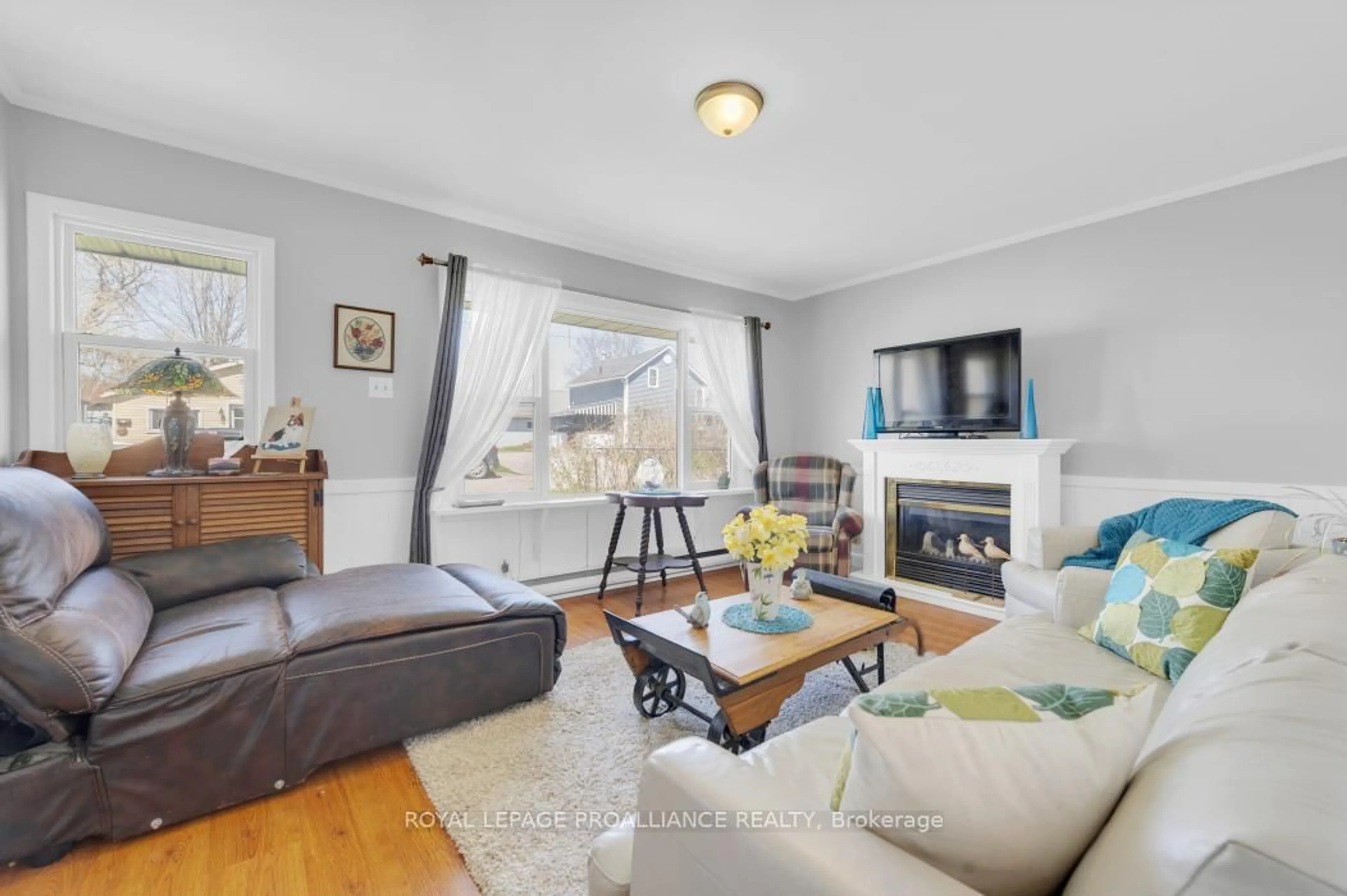 Living room with furniture, wood/laminate floor for 103 Wall St, Quinte West Ontario K8V 4K1