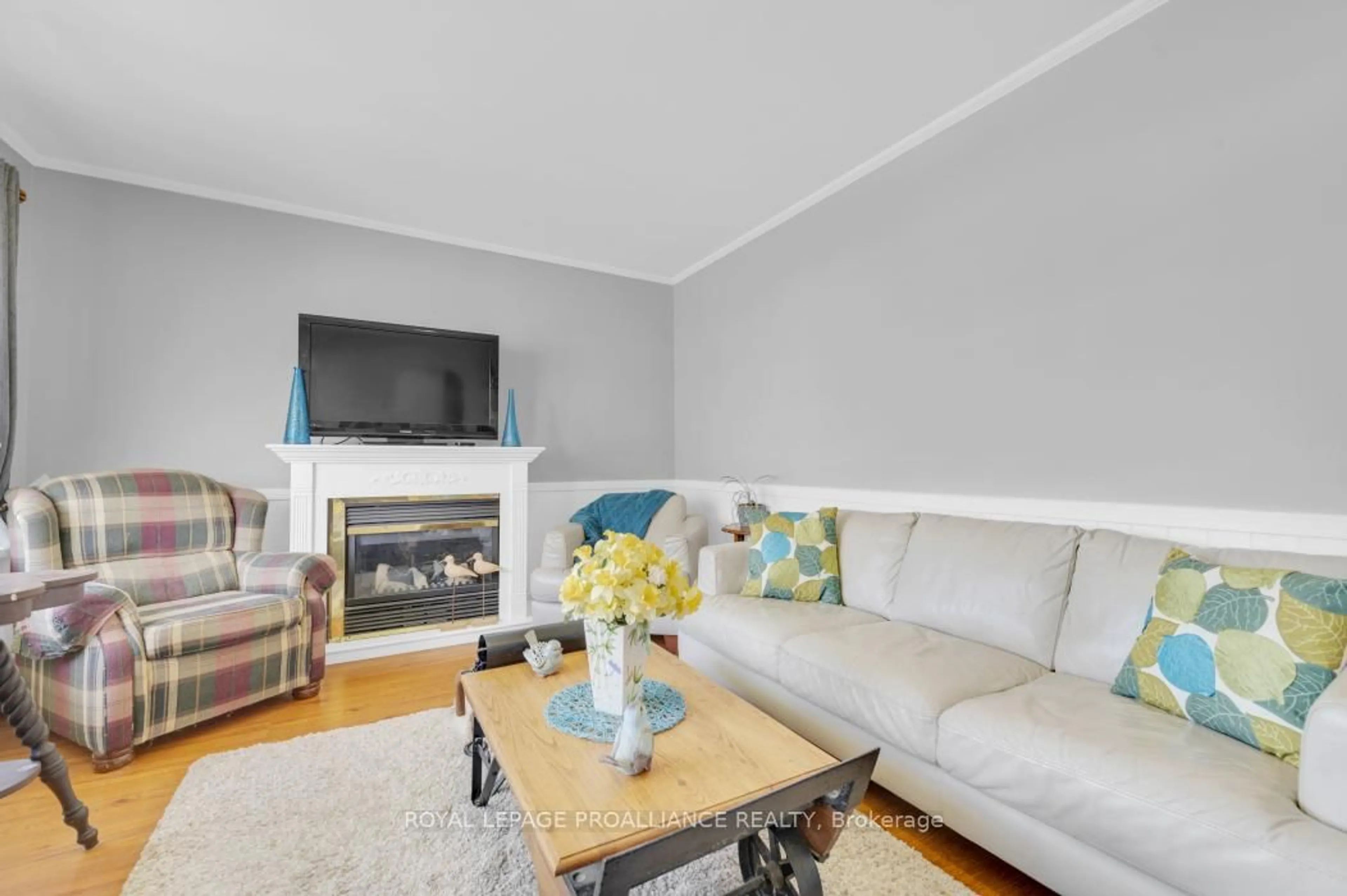 Living room with furniture, wood/laminate floor for 103 Wall St, Quinte West Ontario K8V 4K1