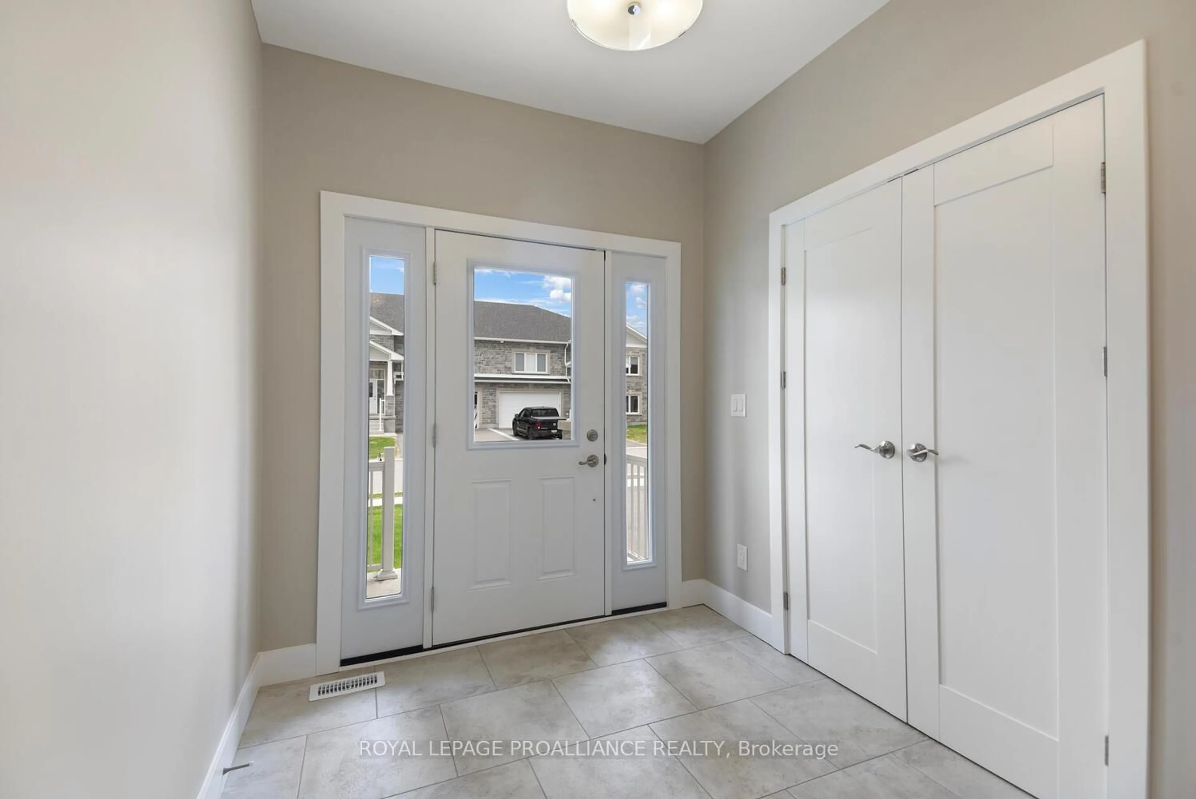 Indoor entryway for 9 Ben TeKamp Terr, Brockville Ontario K0E 0E8