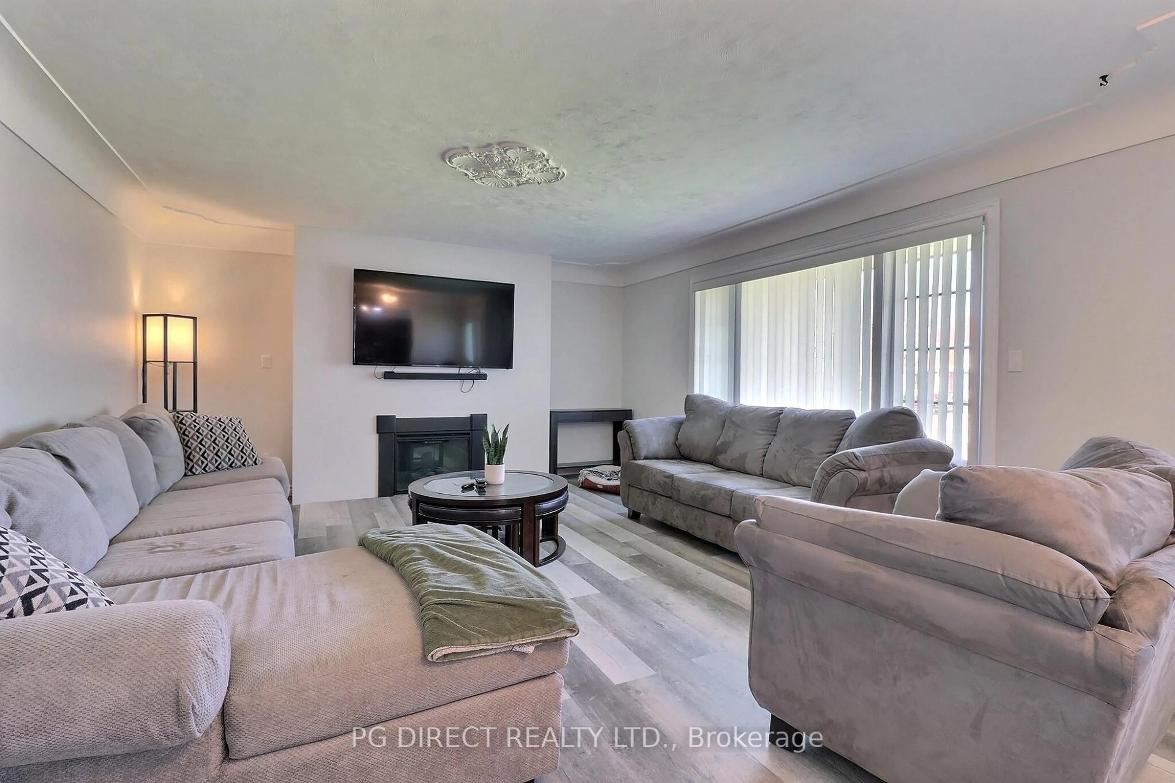 Living room with furniture, unknown for 124626 Simcoe St, Tillsonburg Ontario N4G 2J5