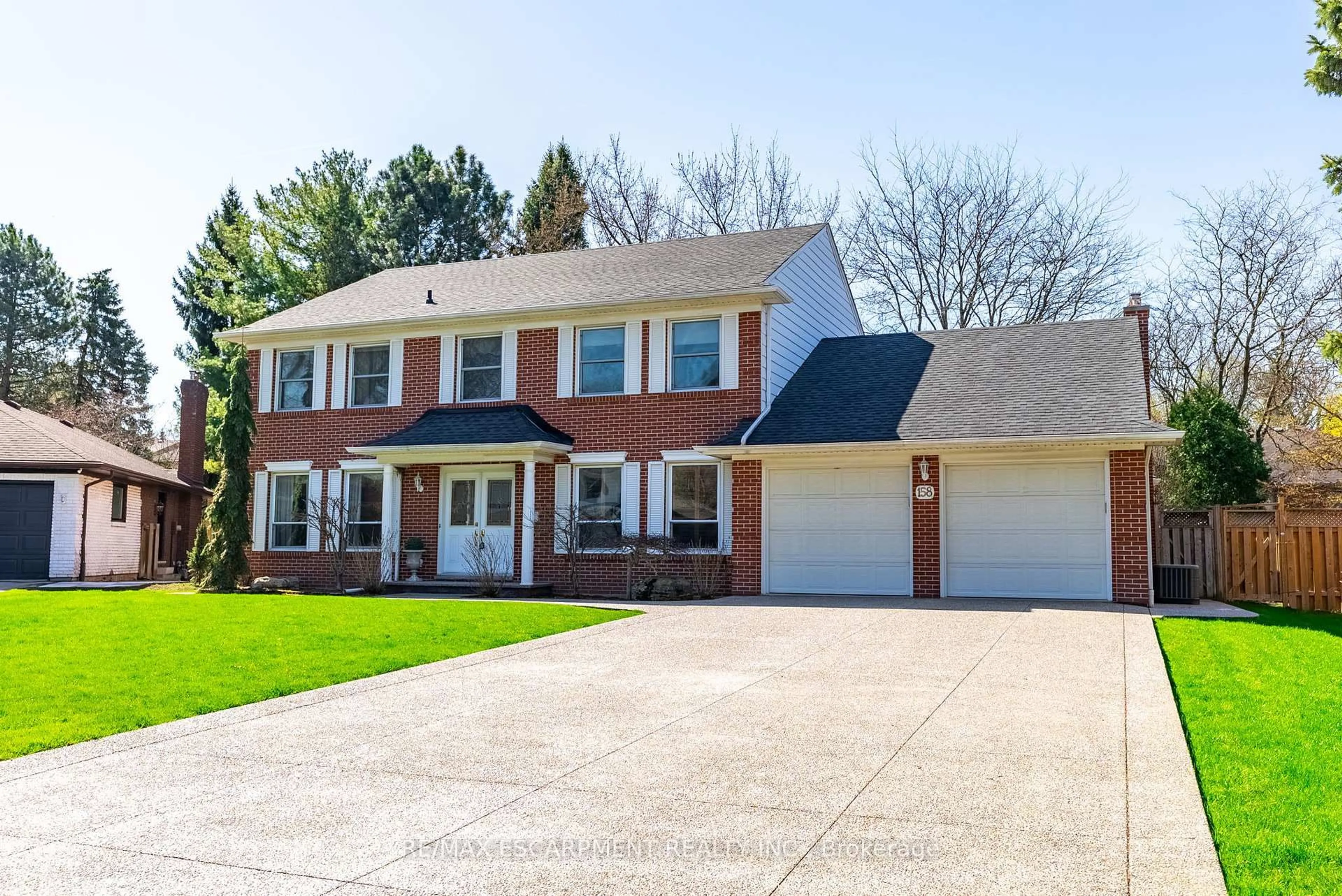 Home with vinyl exterior material, street for 158 Marigold Crt, Hamilton Ontario L9G 3M3