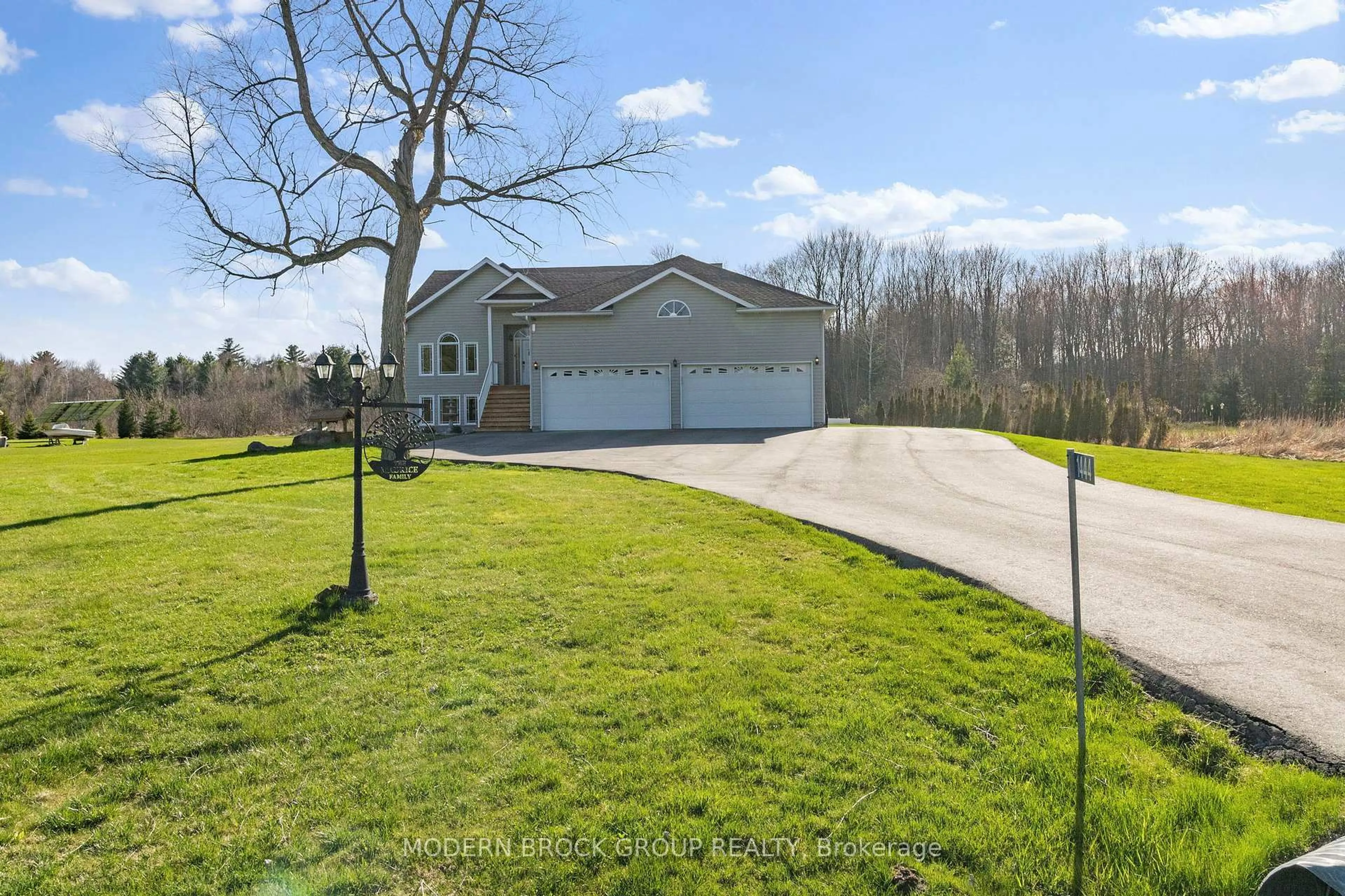 A pic from outside/outdoor area/front of a property/back of a property/a pic from drone, water/lake/river/ocean view for 1444 Maplewood Dr, Elizabethtown-Kitley Ontario K6V 7C2