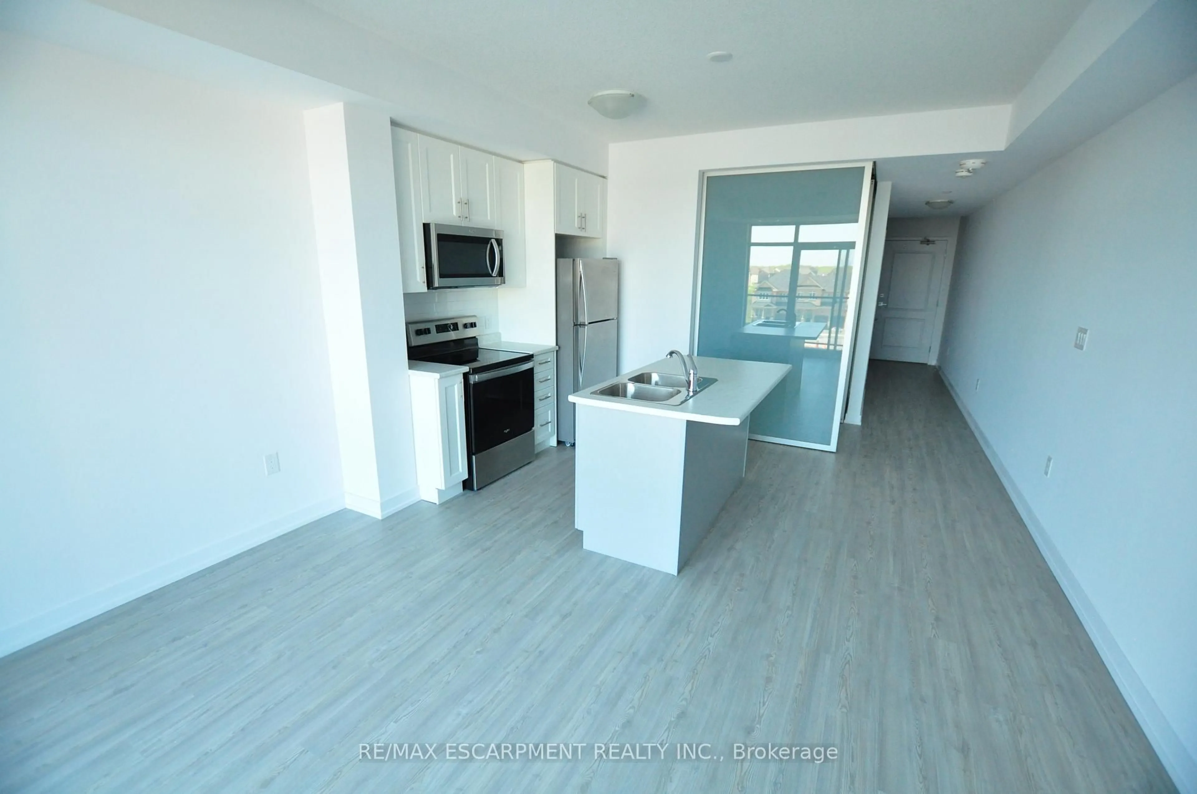 Open concept kitchen, ceramic/tile floor for 450 Dundas St #319, Hamilton Ontario L8B 1Z2