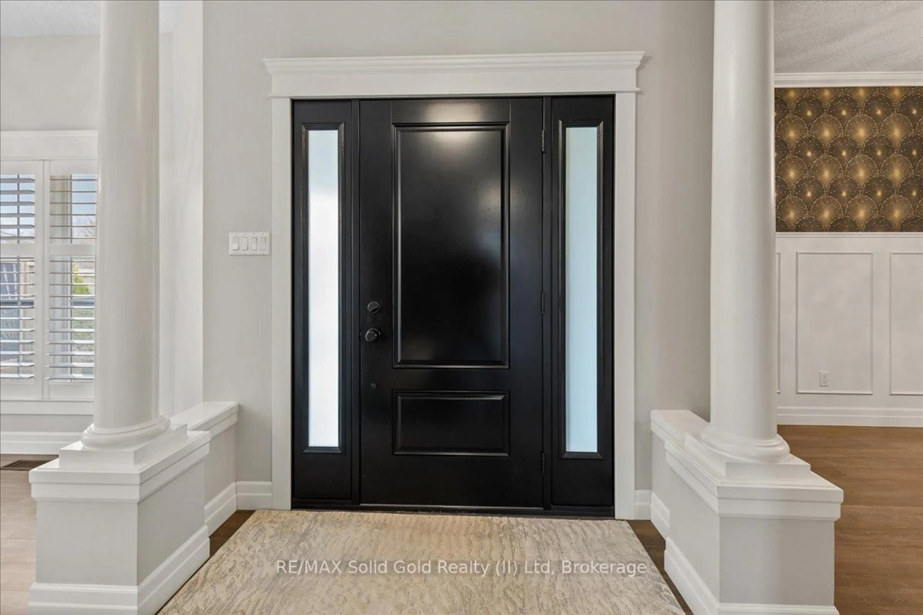 Indoor entryway for 135 Reiber Crt, Waterloo Ontario N2L 6M9