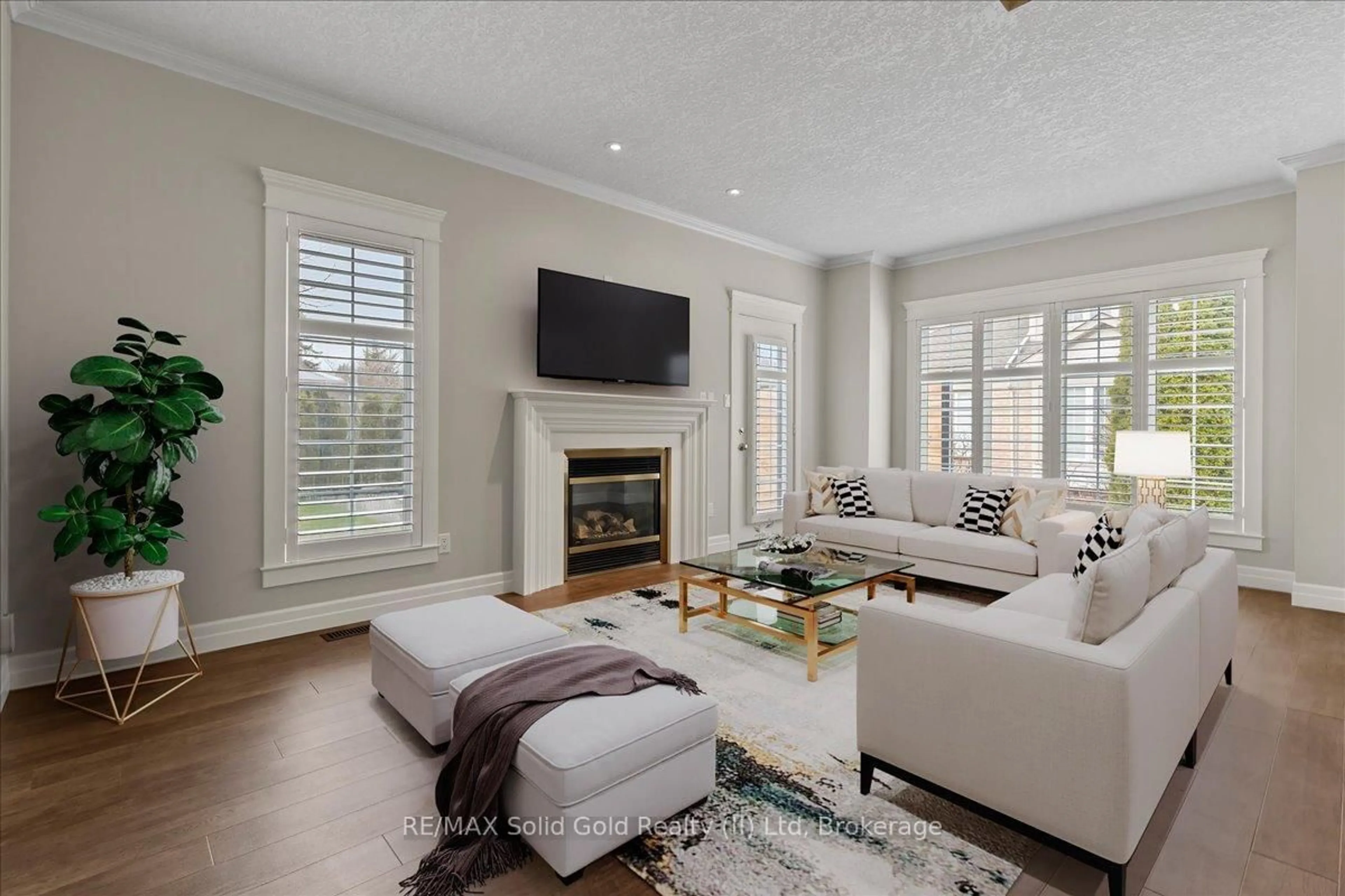 Living room with furniture, unknown for 135 Reiber Crt, Waterloo Ontario N2L 6M9