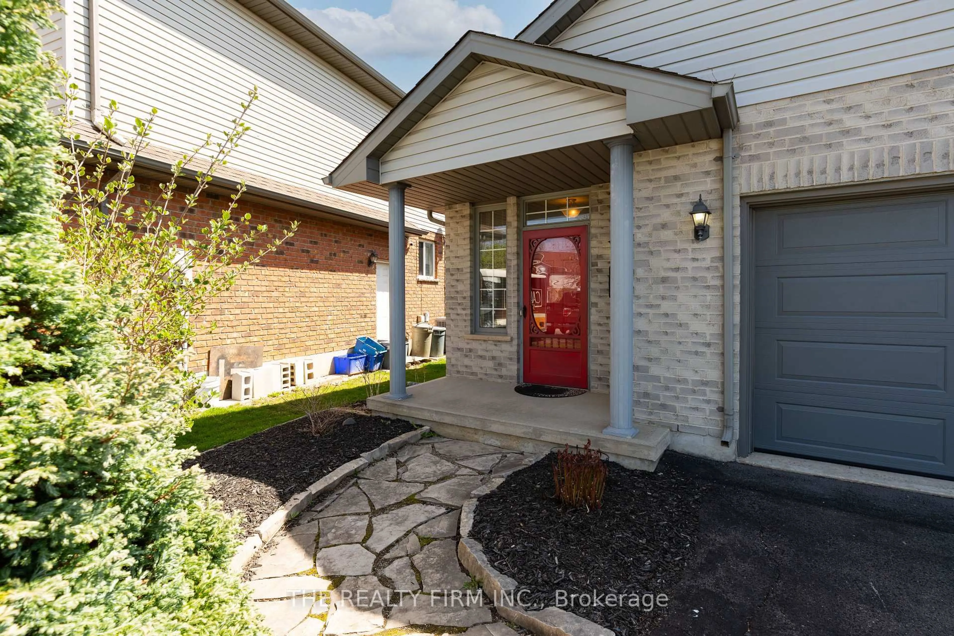 Home with brick exterior material, street for 15 Magnolia Crt, St. Thomas Ontario N5P 4M3